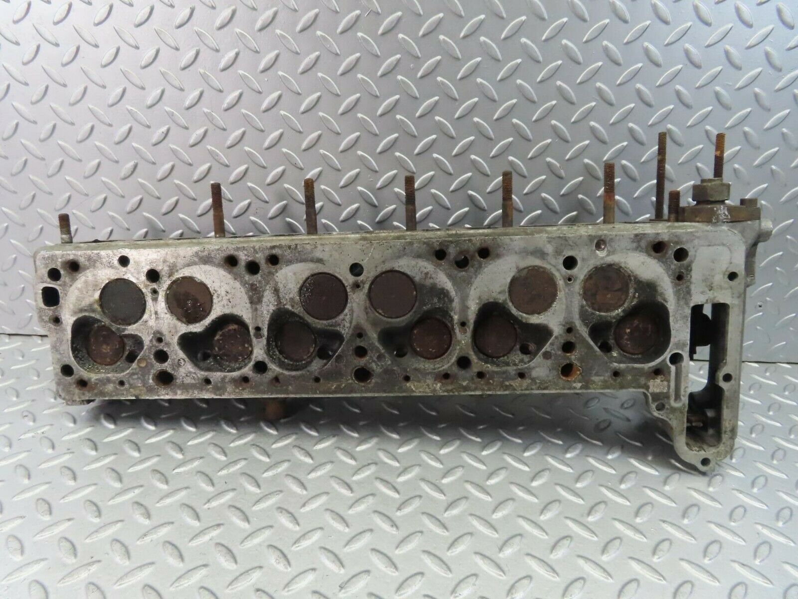8558 Mercedes-Benz W111 Cylinder Head 1800162901