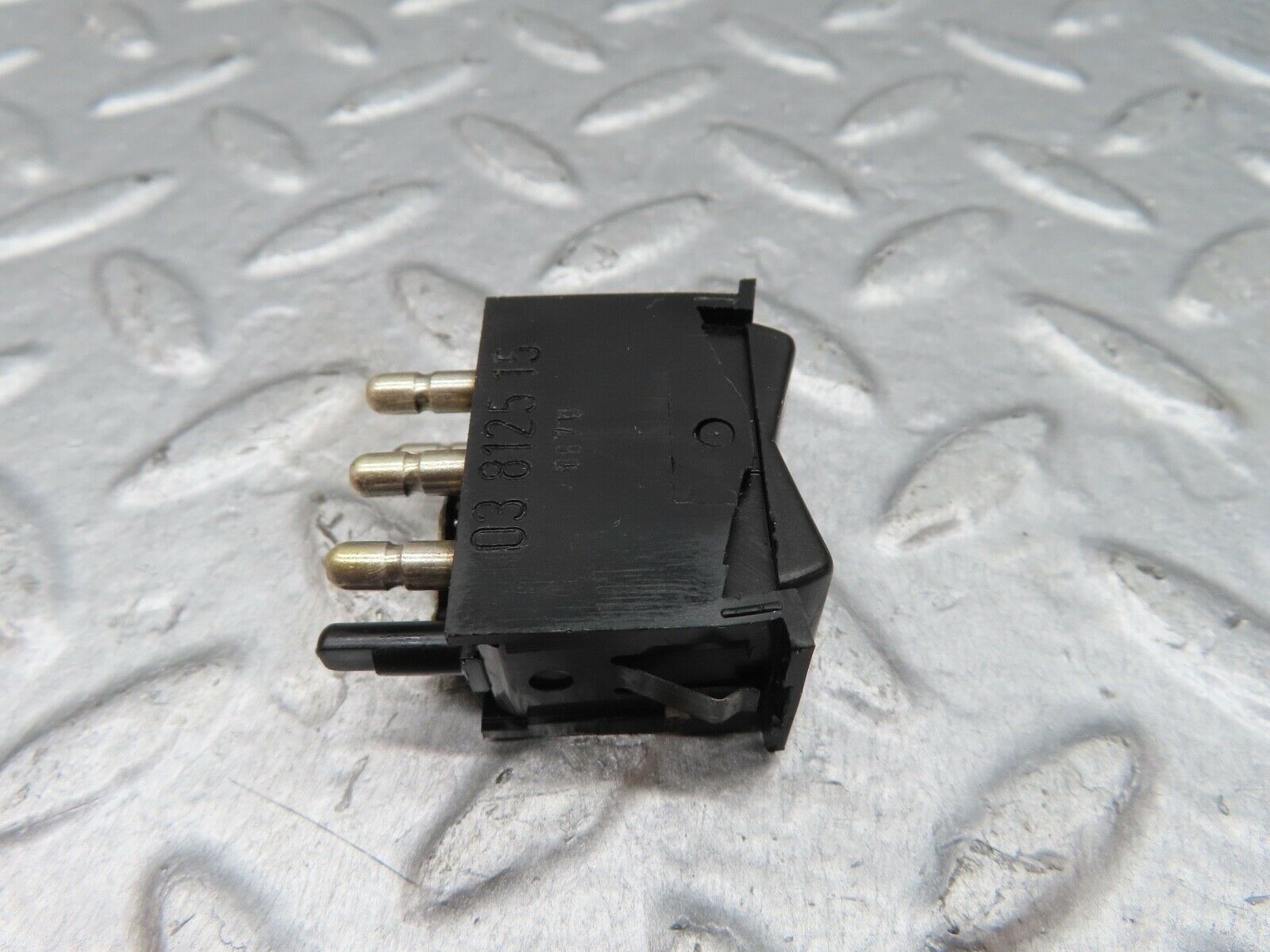 18089 Mercedes-Benz W123 200 Rear Heated Windscreen Switch 03812515