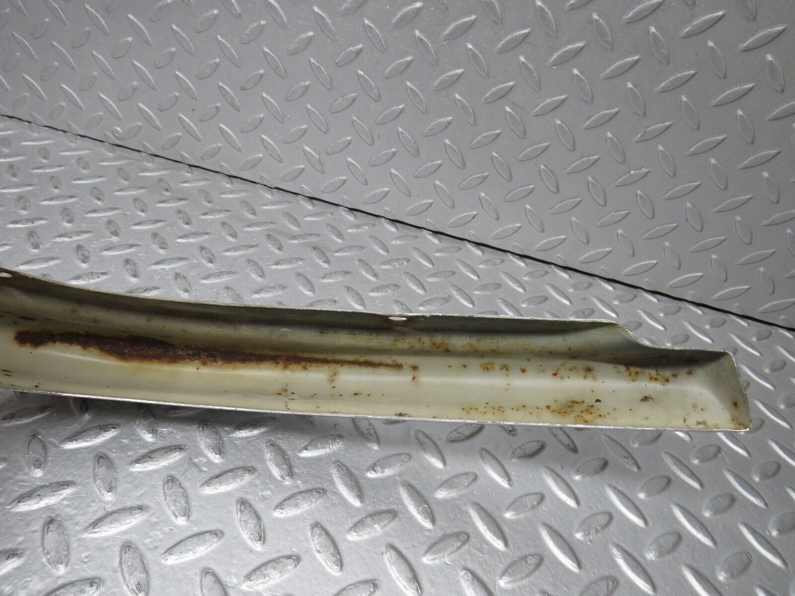 37669 Mercedes-Benz W109 300SEL Front Left Upper Bumper Corner