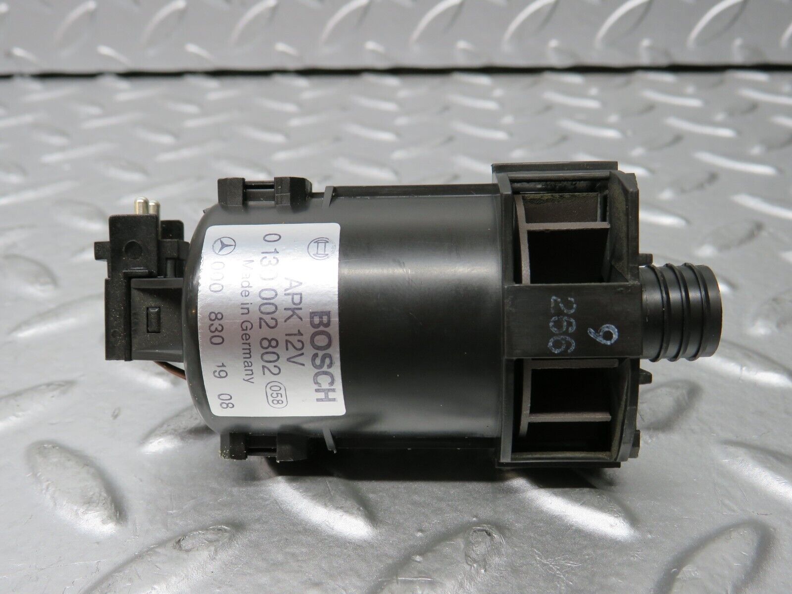 30300 Mercedes-Benz W124 230E Temperature Sensor 0008301908 0130002802