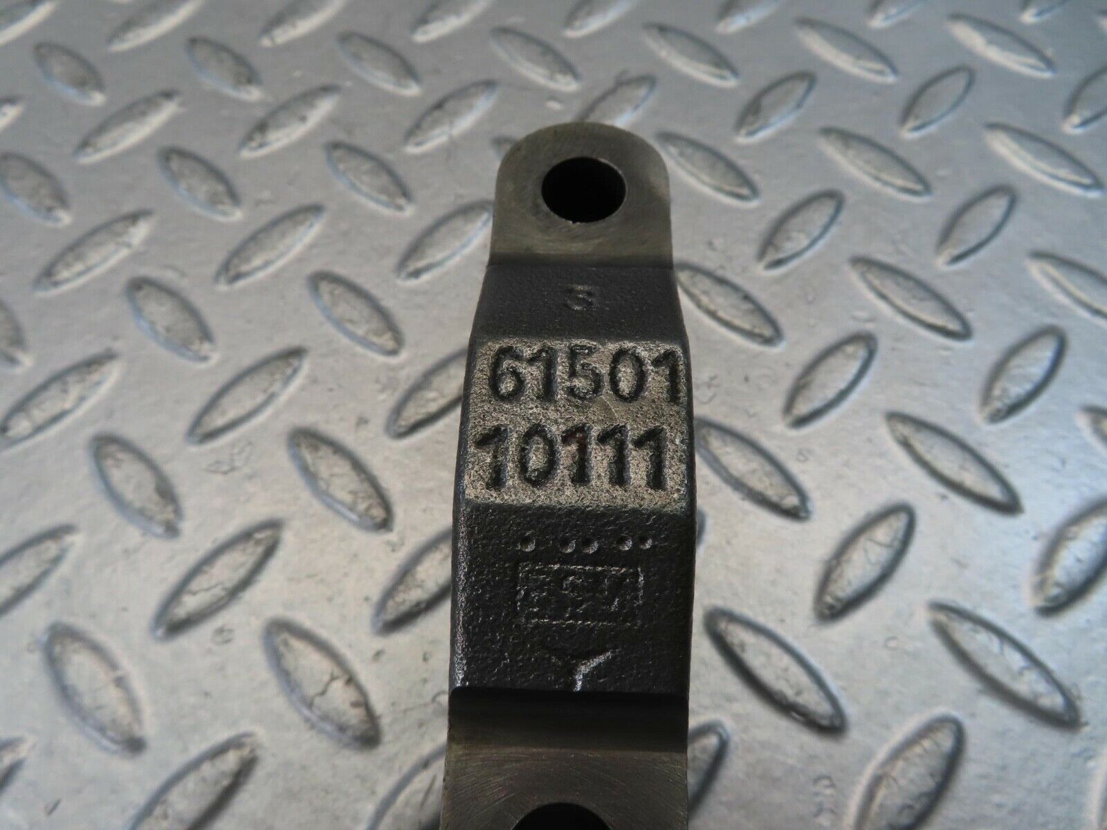 10990 Mercedes-Benz W115 220D Crankshaft Bearing Holder Block 6150110111