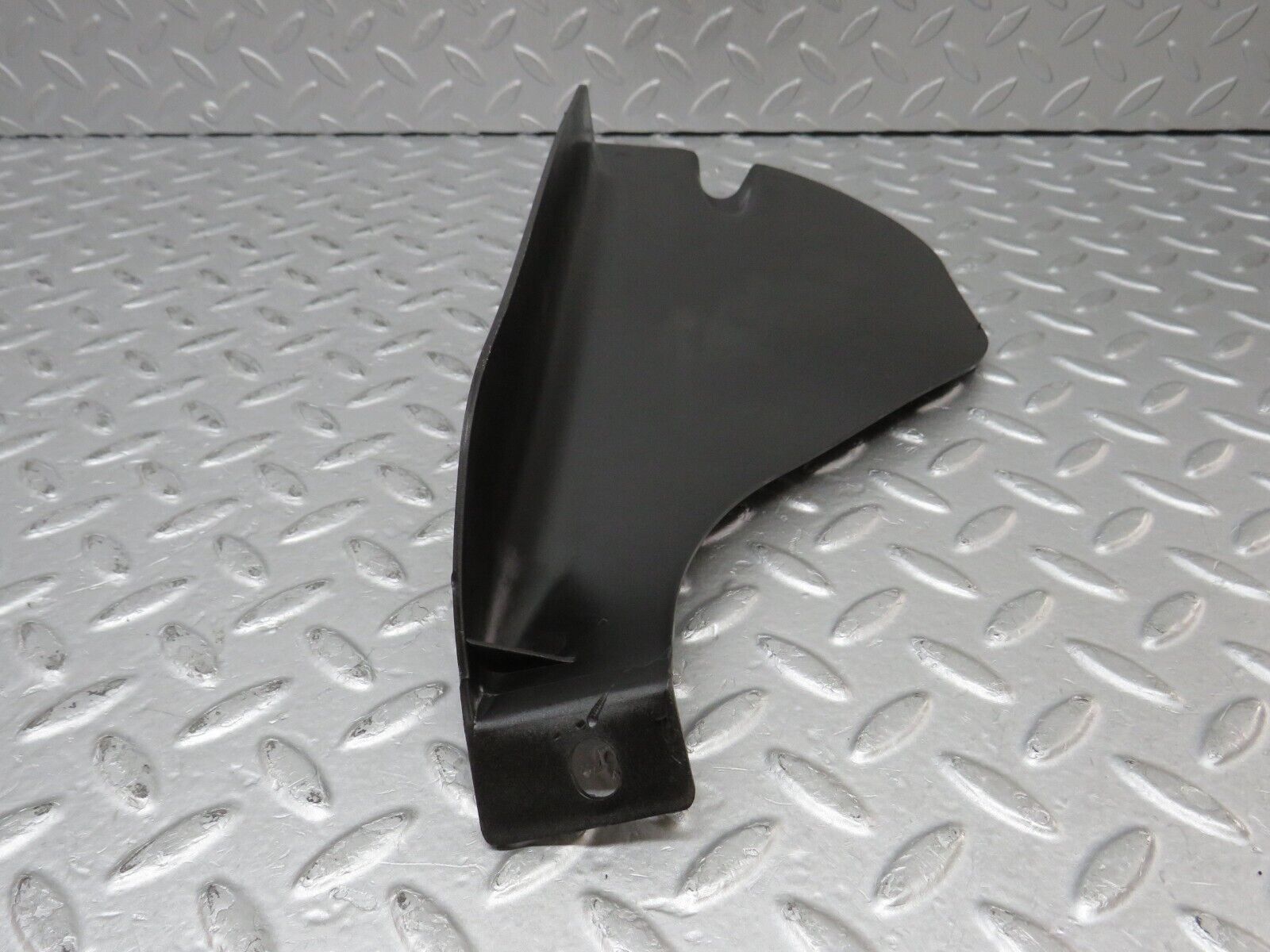 36945 Mercedes-Benz C126 420SEC Coupe Vacuum Pump Housing Cover 1268050914