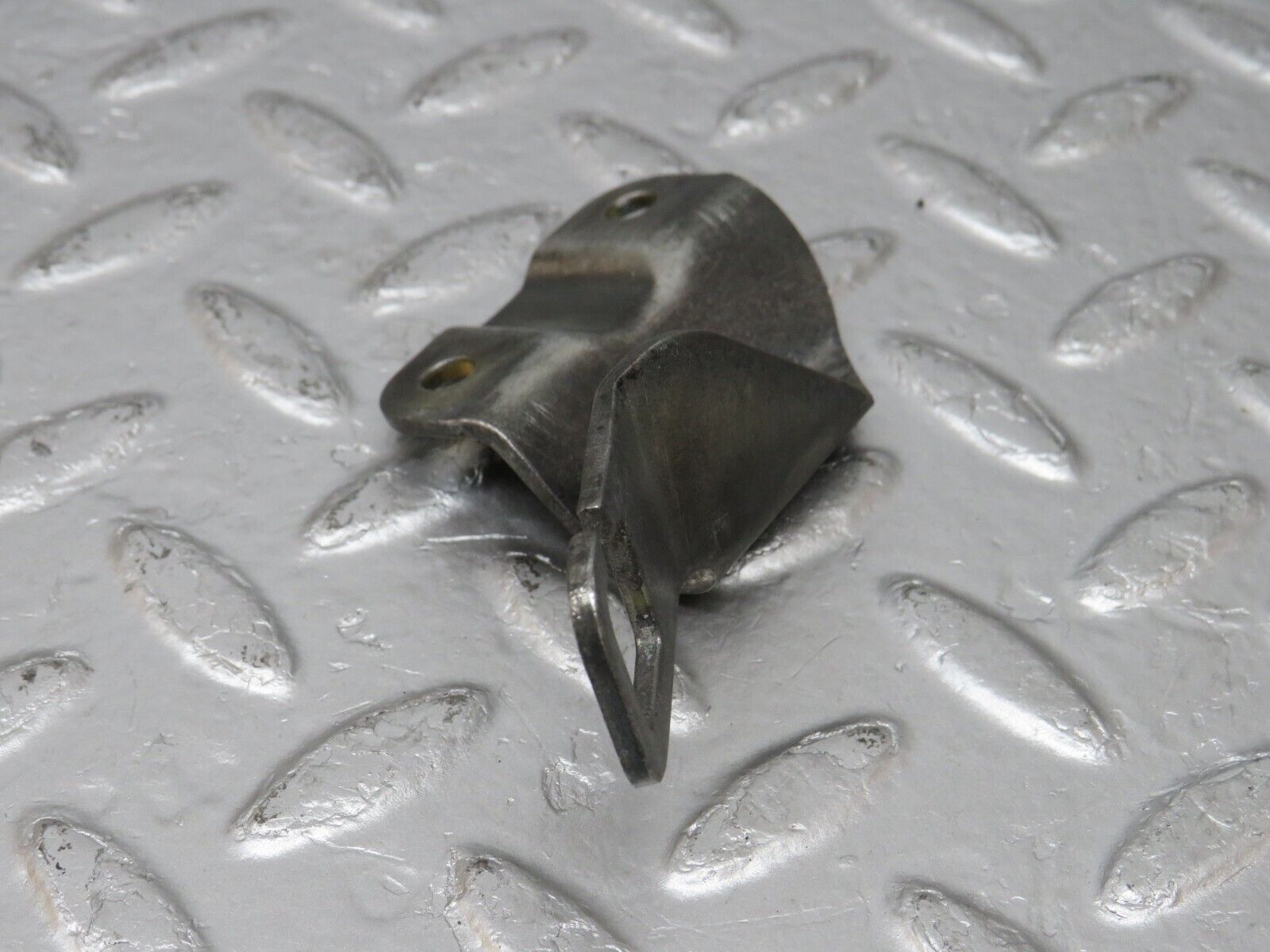 34190 Mercedes-Benz W124 260E Accelerator Cable Bracket Holder