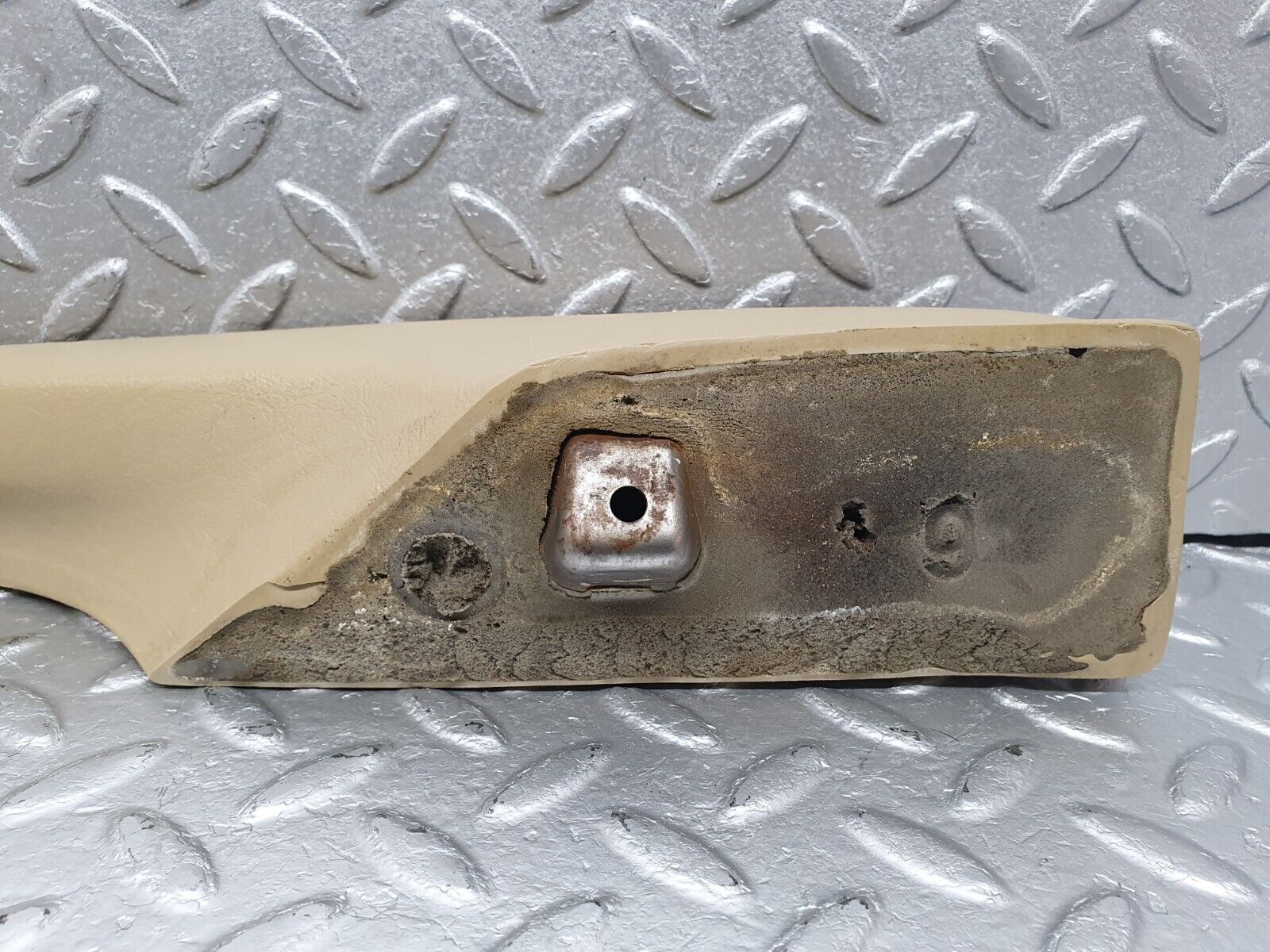 40929 Mercedes-Benz W126 300SE Front Left Interior Door Handle Beige