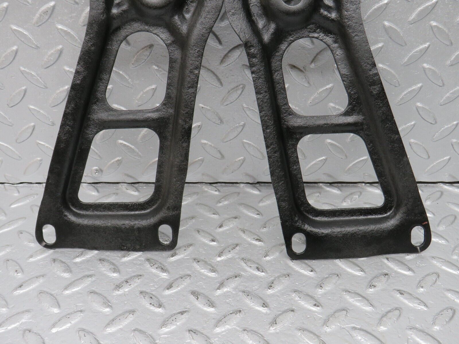 40543 Mercedes-Benz W123 300D Rear Suspension Axle Mounting Bracket