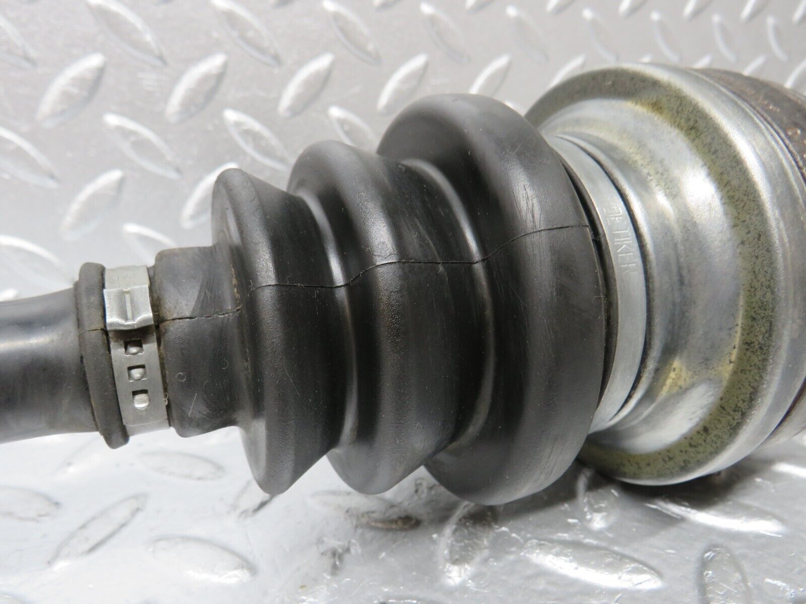 32674 Mercedes-Benz S124 300TE Wagon Axle Shaft Drive Shaft