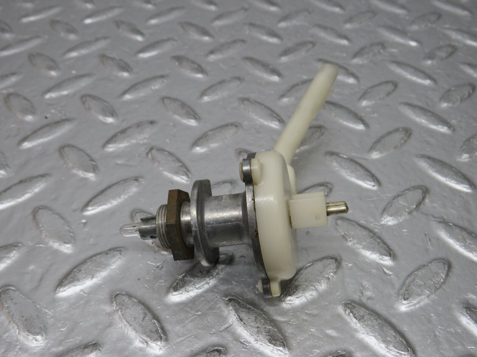 0635 Mercedes-Benz W123 230E Heater Regulator 1238300385