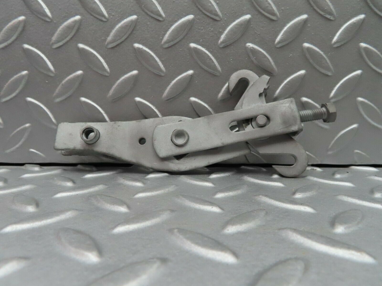 5640 Mercedes-Benz W124 230E Handbrake Adjusting Handbrake Regulator