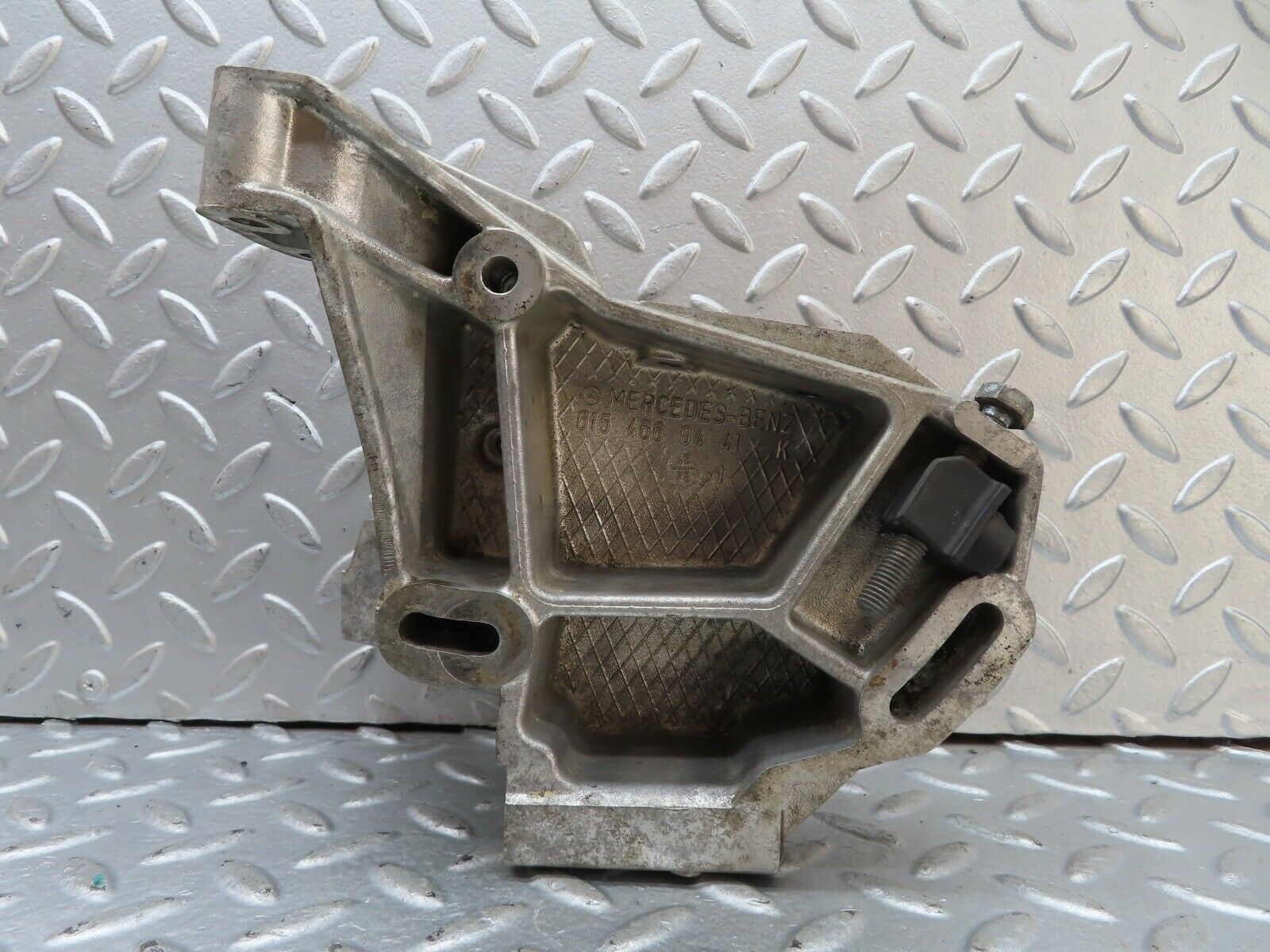 19220 Mercedes-Benz W123 300D Power Steering Pump Bracket 6154660441