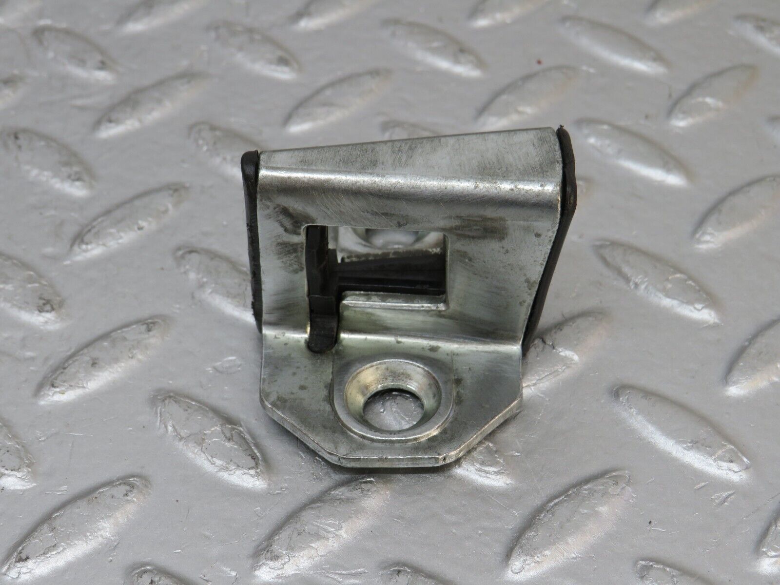 33375 Mercedes-Benz W202 C180 Door Lock Latch