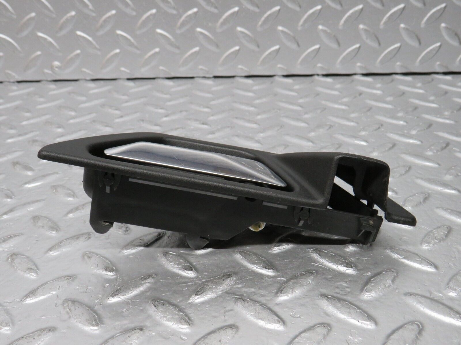 31368 Mercedes-Benz S124 220TE Front Right Interior Door Handle 1247600261