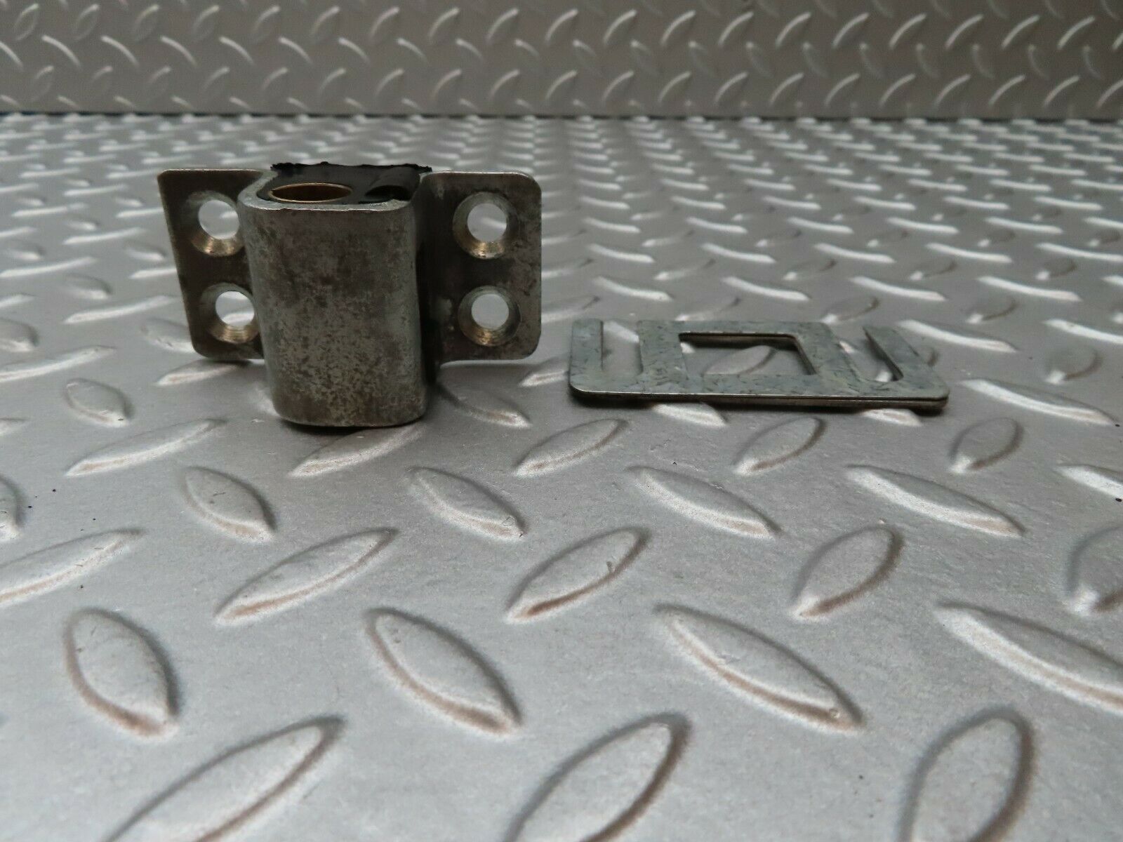 4489 Mercedes-Benz W123 230E Door Lock Latch Left Side