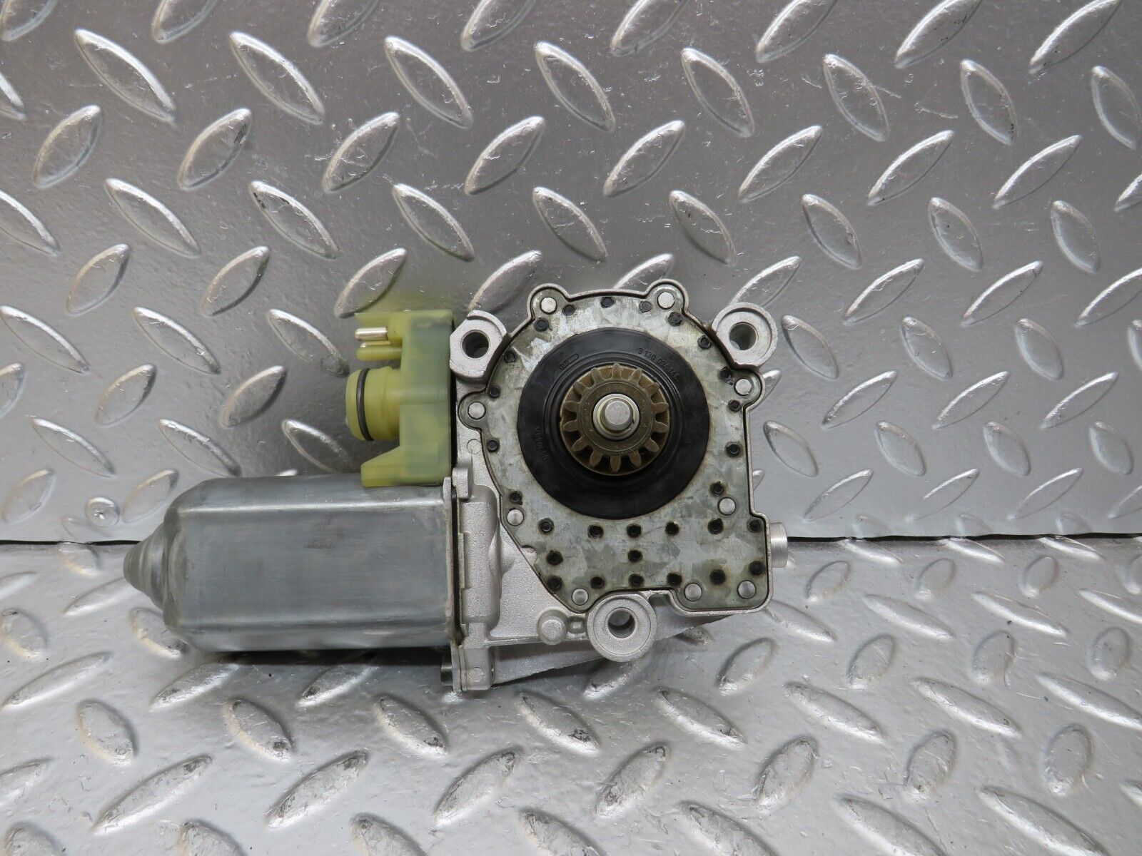 24744 Mercedes-Benz W140 S320 Front Left Window Regulator Motor 1407202746