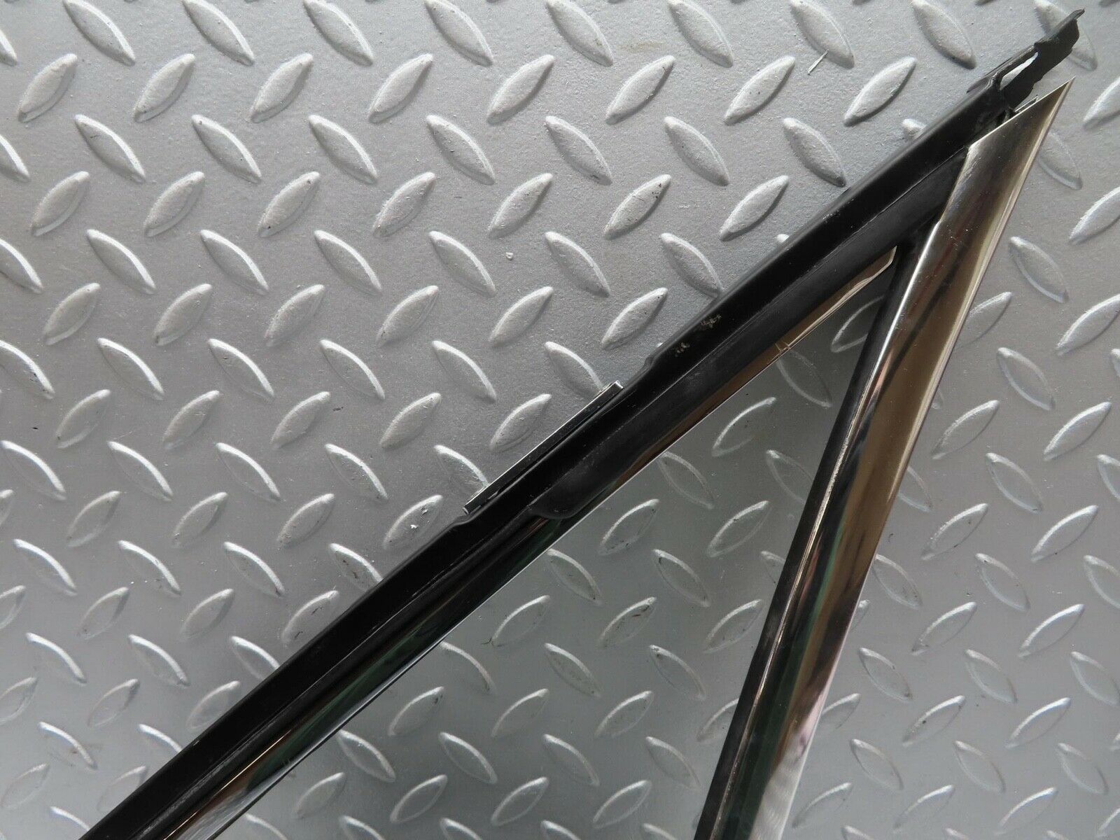 12384 Mercedes-Benz W108 Front Right Quarter Window Glass