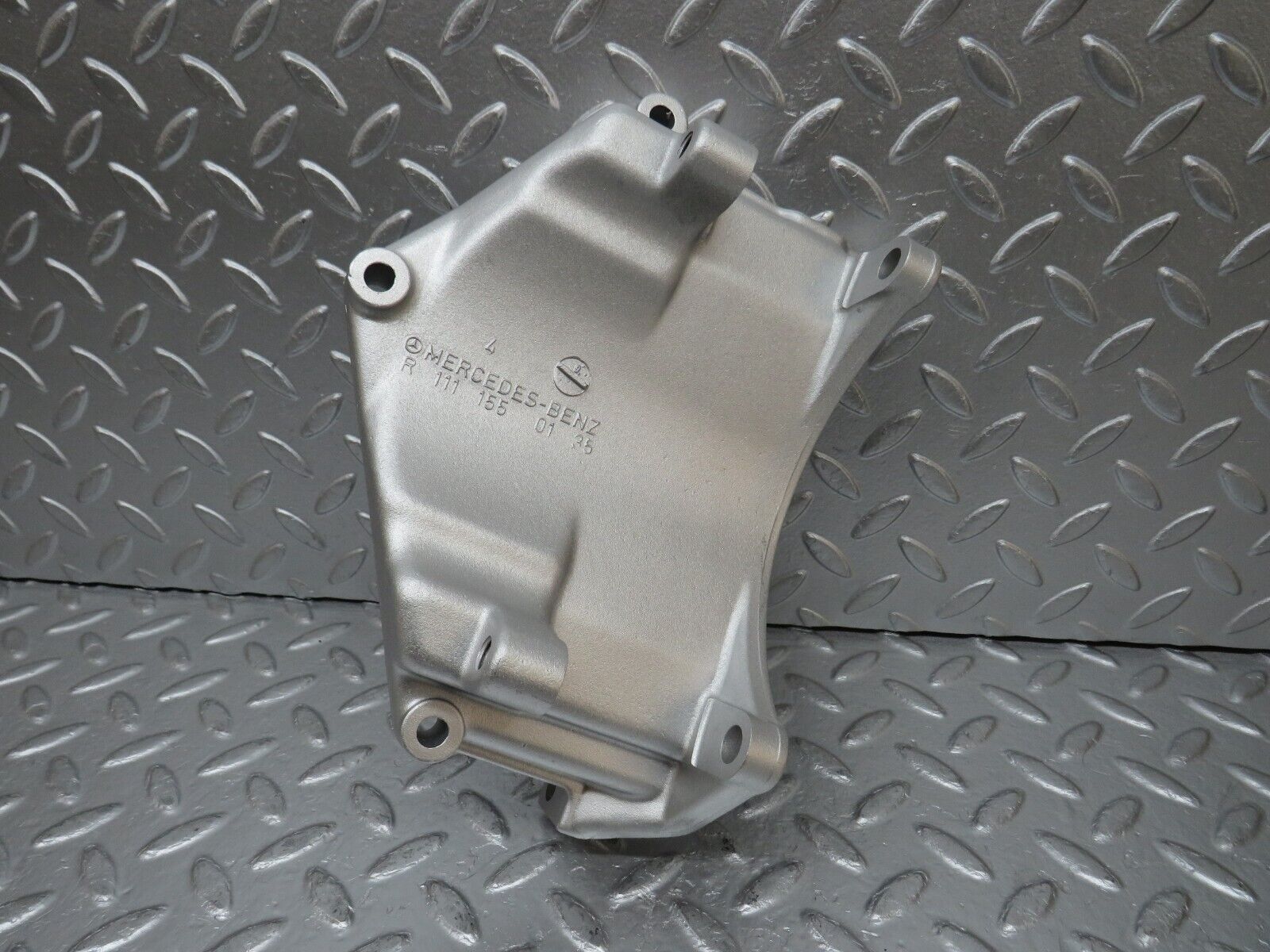 31429 Mercedes-Benz S124 220TE Wagon AC Compressor Support Bracket 1111550135