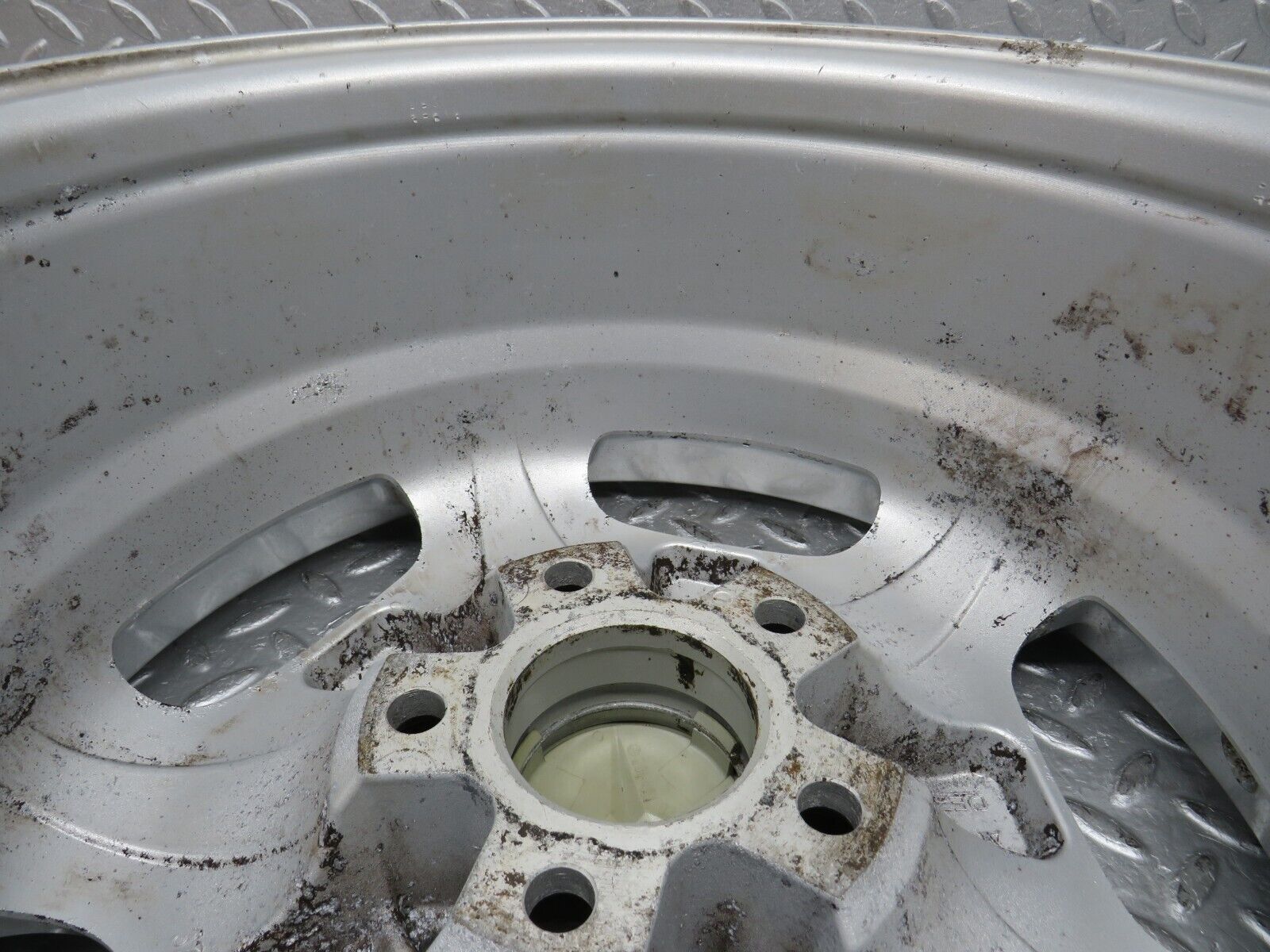 38190 Mercedes-Benz A124 Alloy Wheel 7Jx15H2 ET37 KBA44301