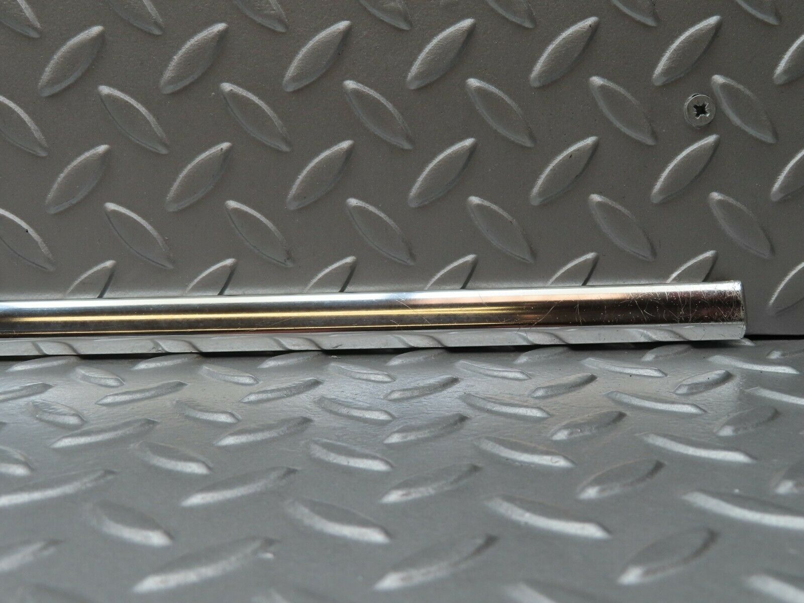 3742 Mercedes-Benz S123 200T Wagon Front Right Door Chrome Moulding Trim