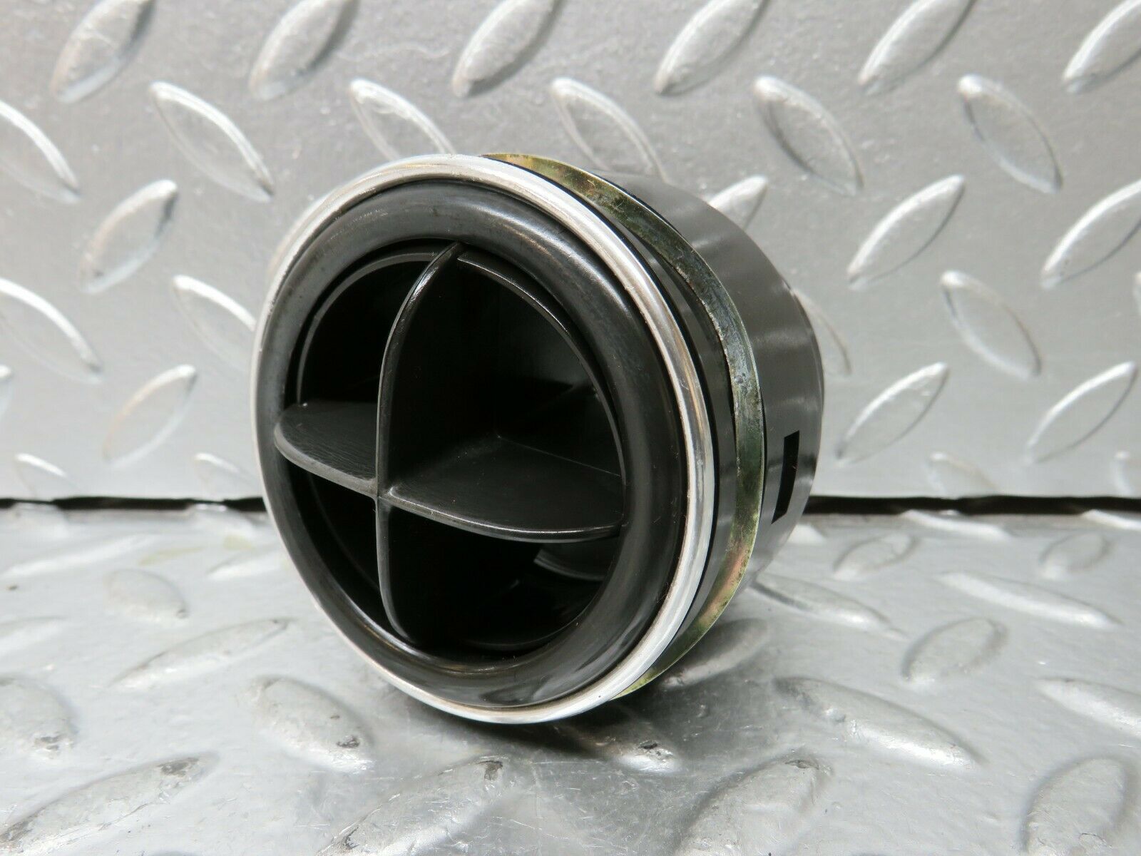 23771 Mercedes-Benz C107 450SLC Coupe Dashboard Air Vent