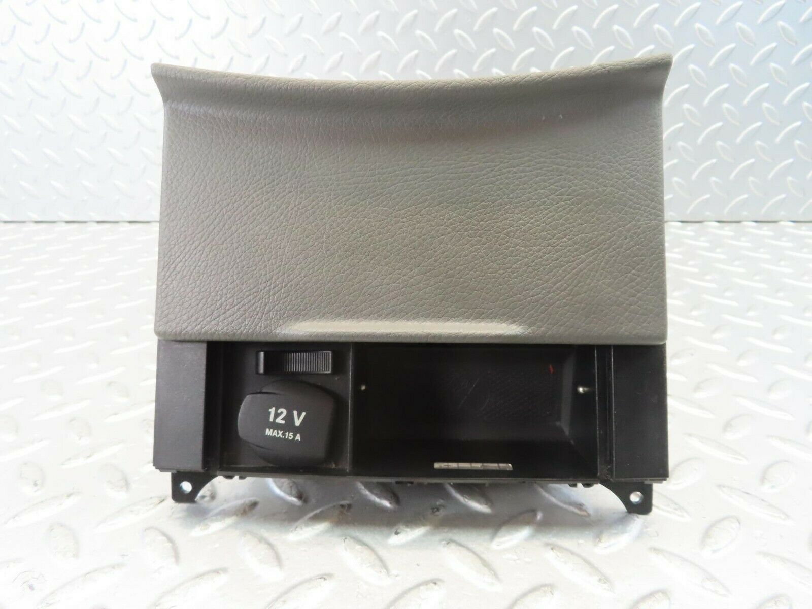 11130 Mercedes-Benz W221 S320 Ashtray 2216801652