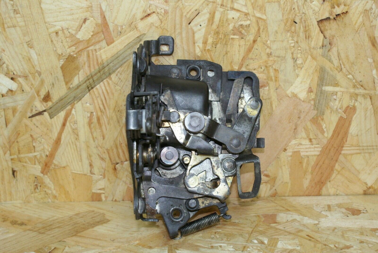 2252 Mercedes-Benz W123 280E Rear Left Door Lock O/S