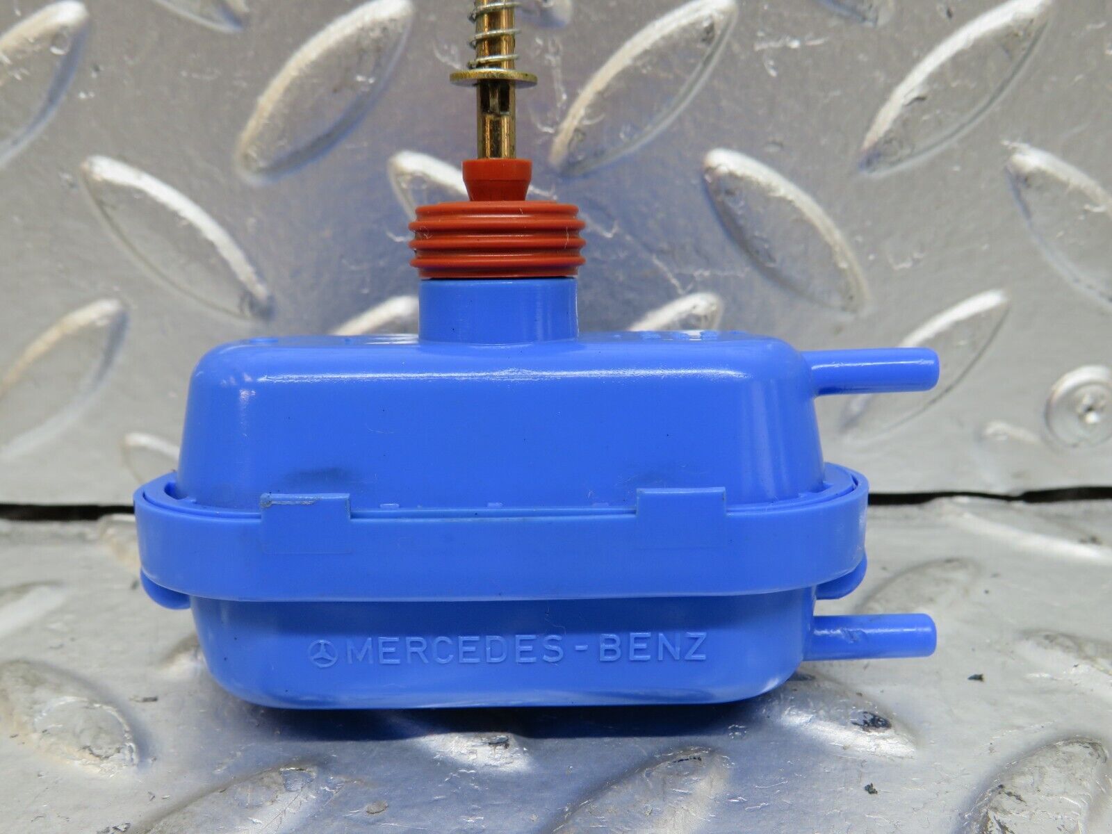 29675 Mercedes-Benz W123 230E Trunk Lock Vacuum Actuator