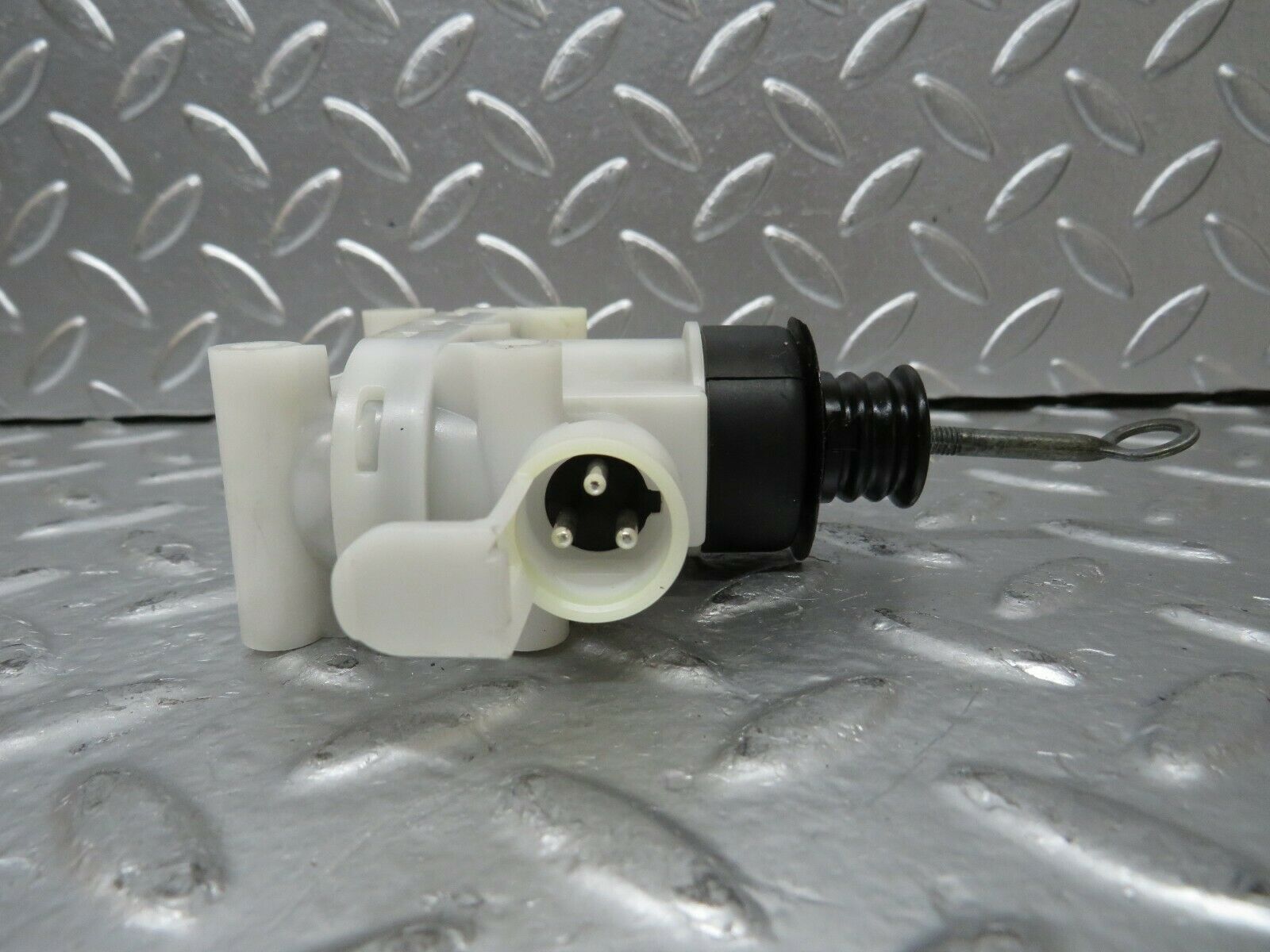 24252 Mercedes-Benz S124 220TE Door Lock Vacuum Actuator Hella Front Left