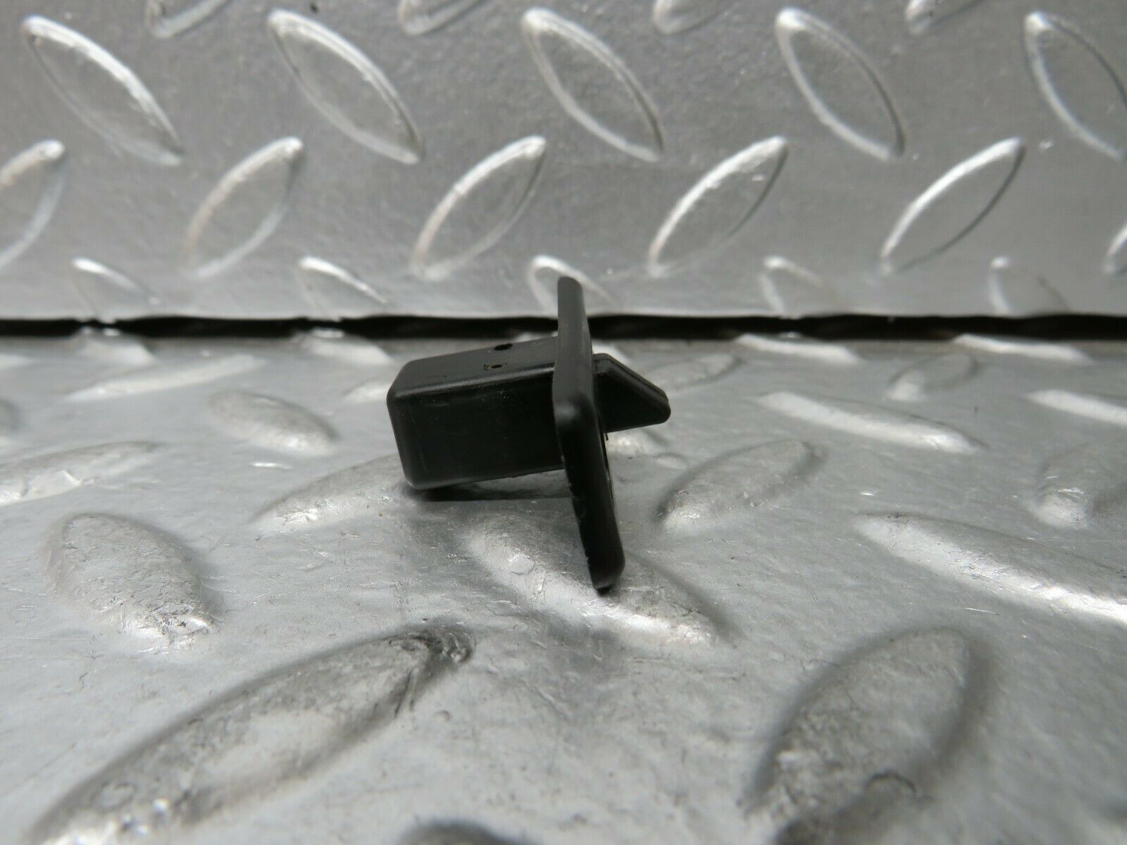 23420 Mercedes-Benz W116 350SE Glove Box Lock 1076890025