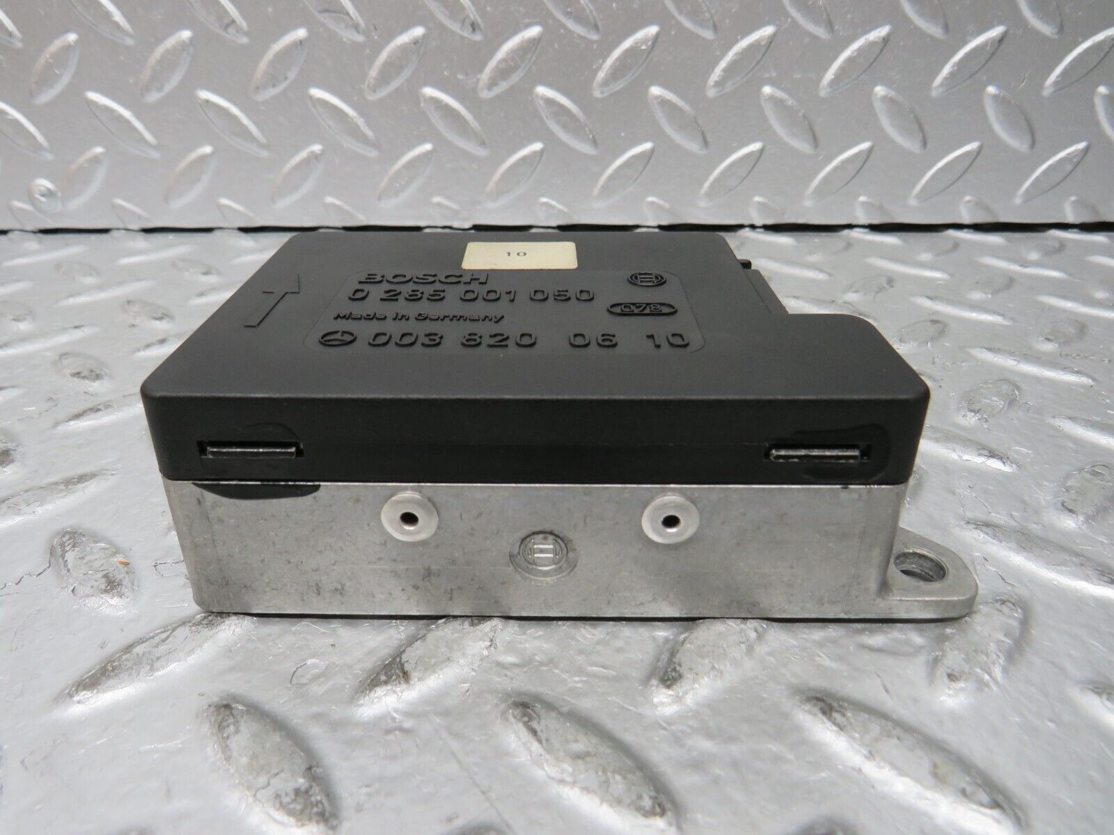 27191 Mercedes-Benz W123 280E Crash Sensor Bosch 0038200610 0285001050