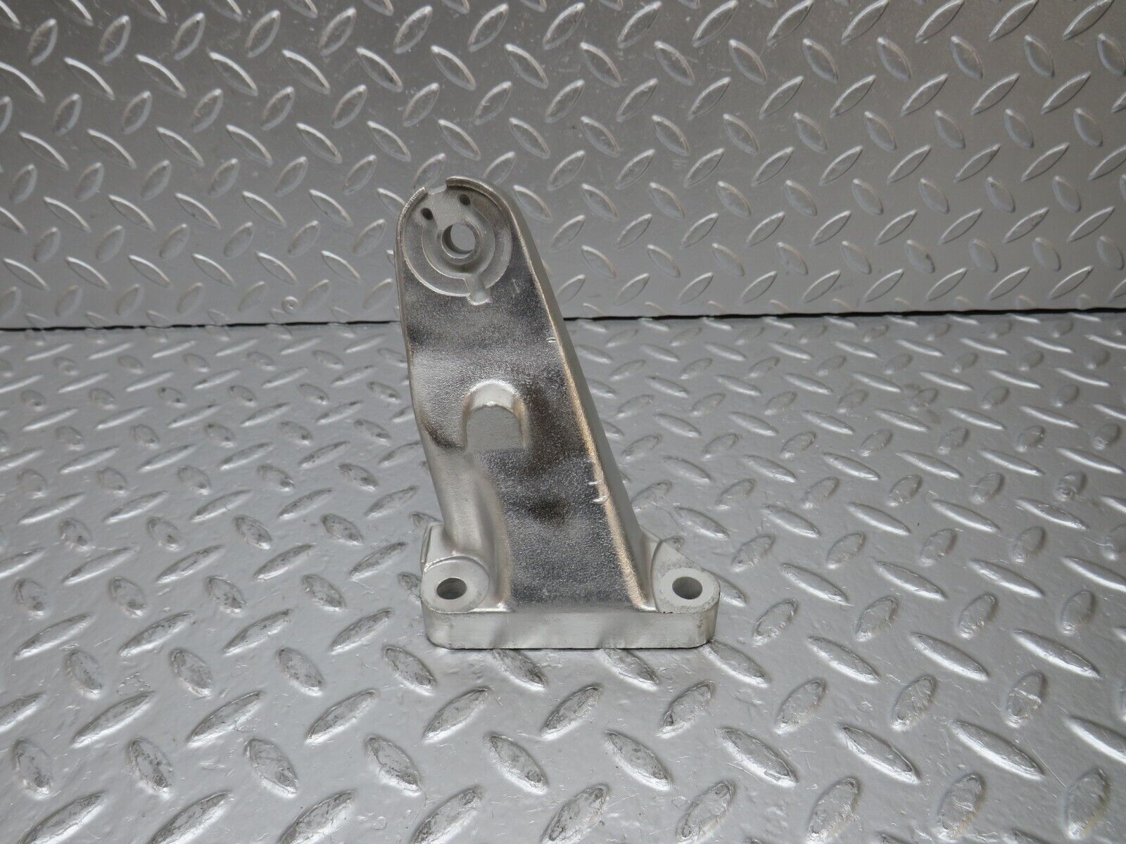 31768 Mercedes-Benz W201 190LE 1.8L Engine Mount Bracket Right Side 1022236204