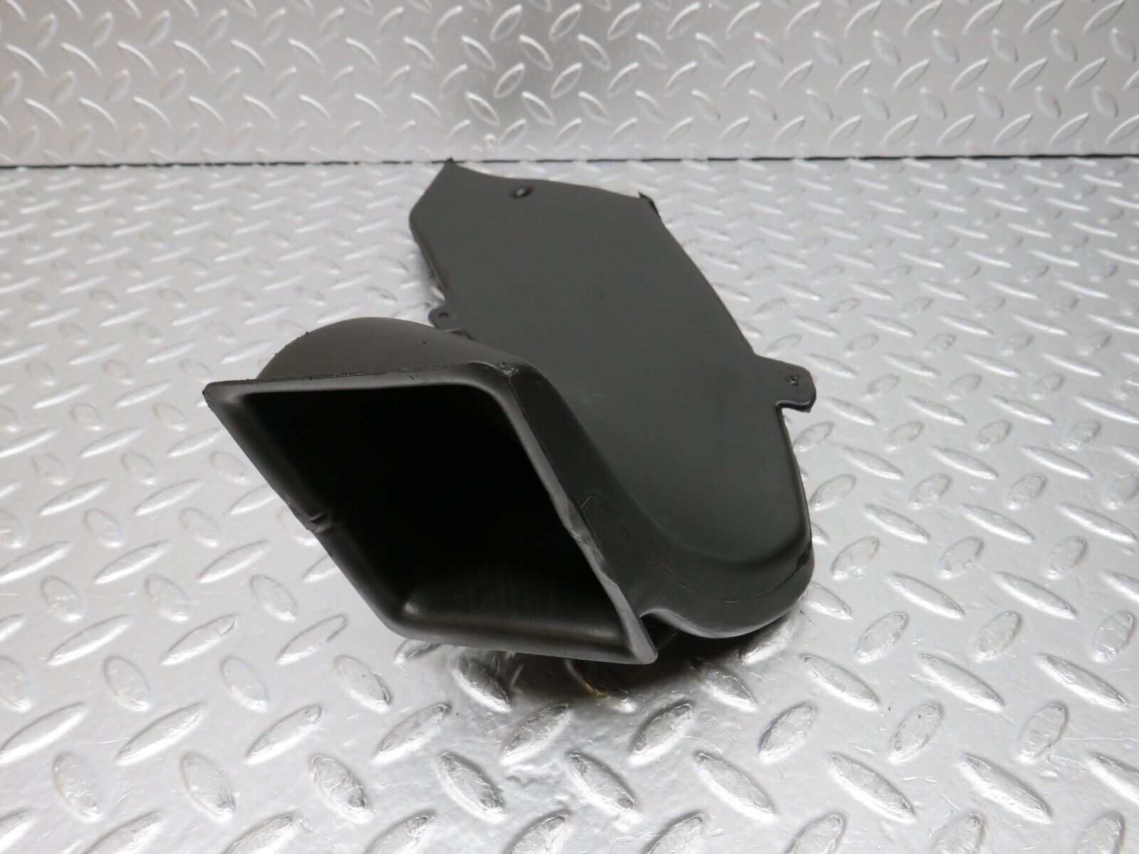 0027 Mercedes-Benz W116 350SE Ventillation Air Duct Right 1168310246