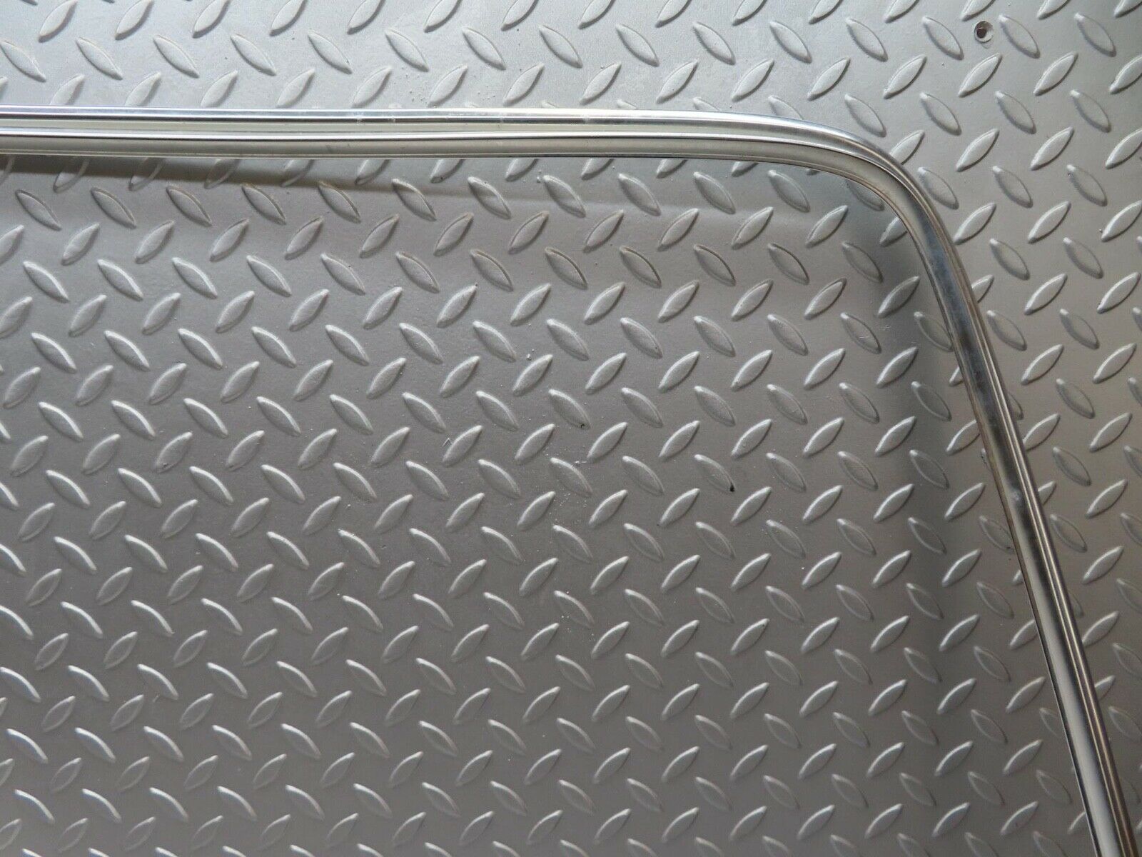 16088 Mercedes-Benz W123 280E Rear Windscreen Chrome Frame