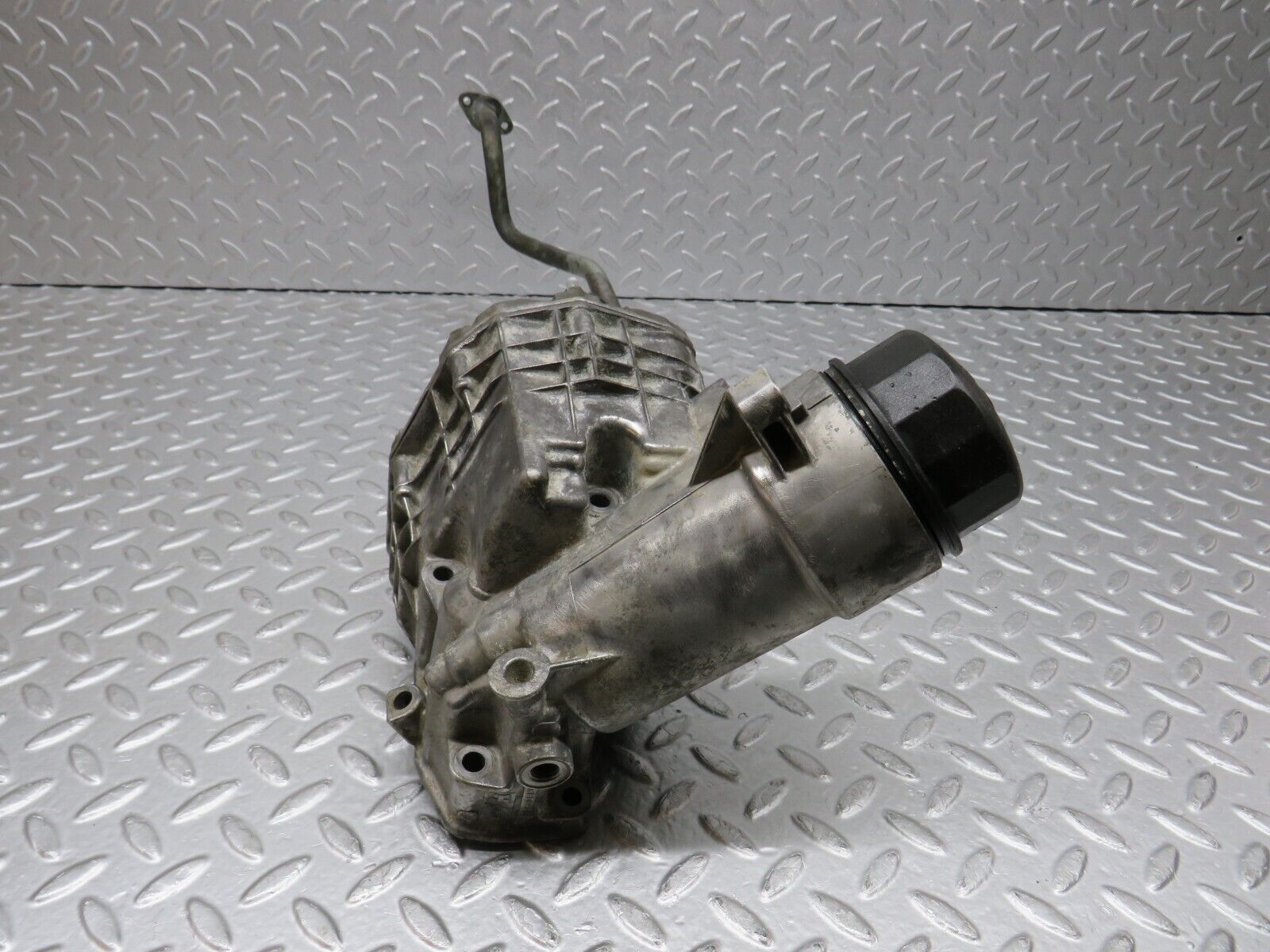 38169 Mercedes-Benz A124 320E Cabriolet Oil Filter Housing 1041840608