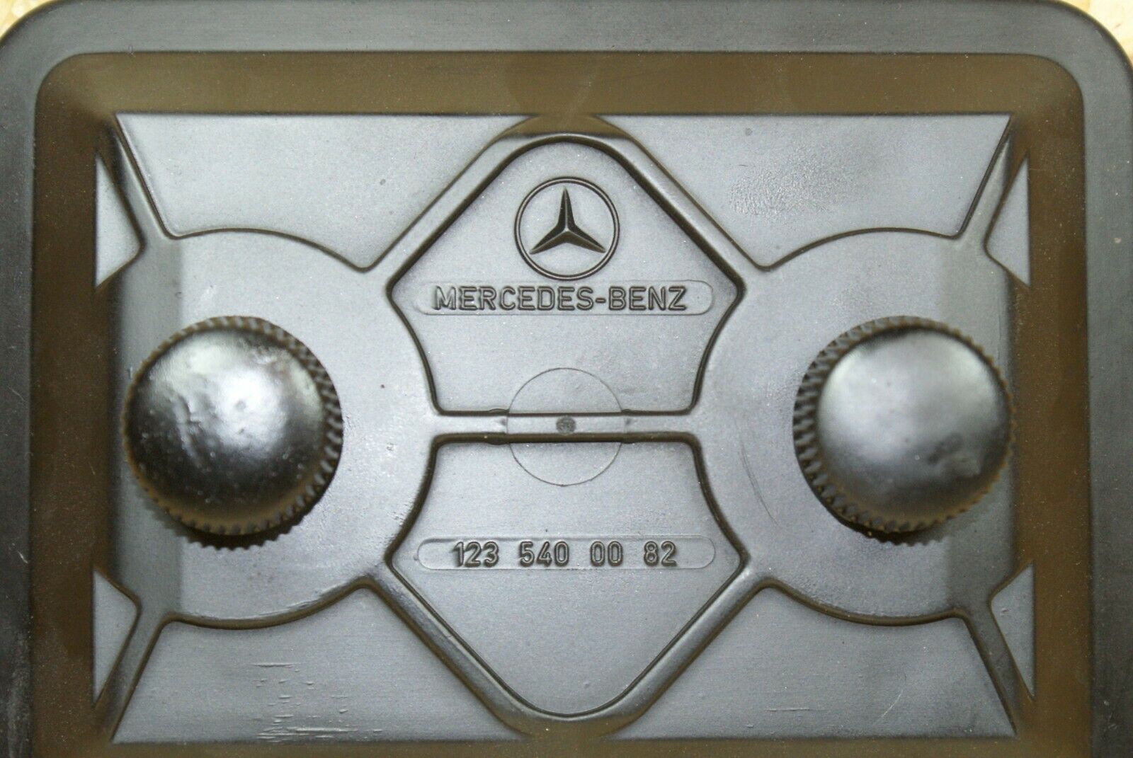 2219 Mercedes-Benz W123 280E Fuse Box Cover Lid 1235400082