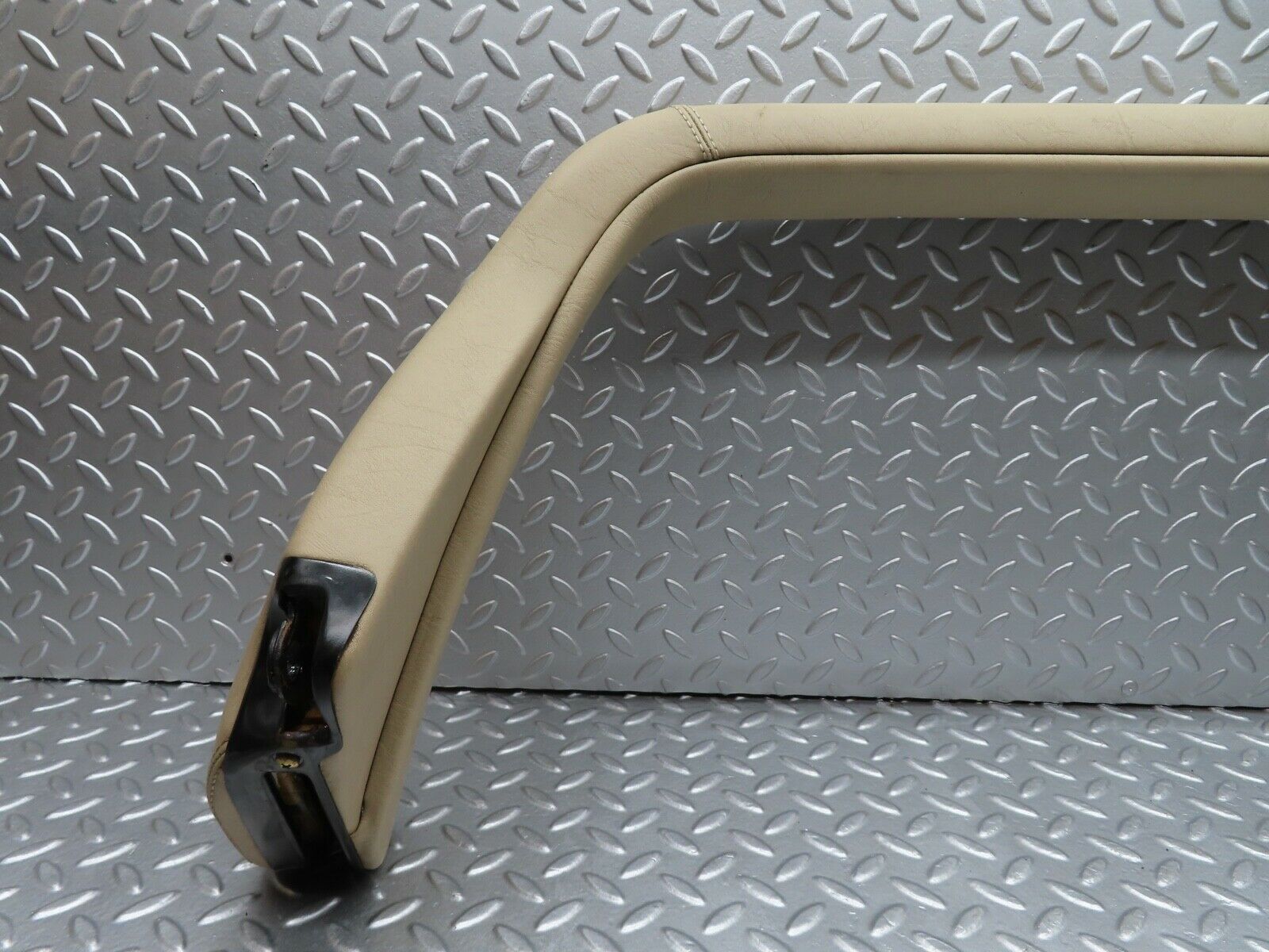 19880 Mercedes-Benz R129 300SL Coupe Roll Over Bar Cream