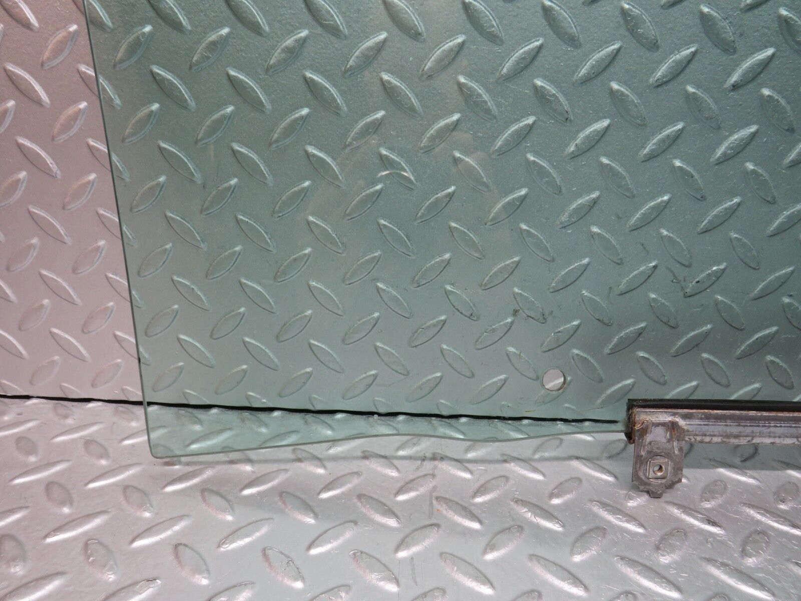 37875 Mercedes-Benz A124 320E Cabriolet Front Left Door Window Glass