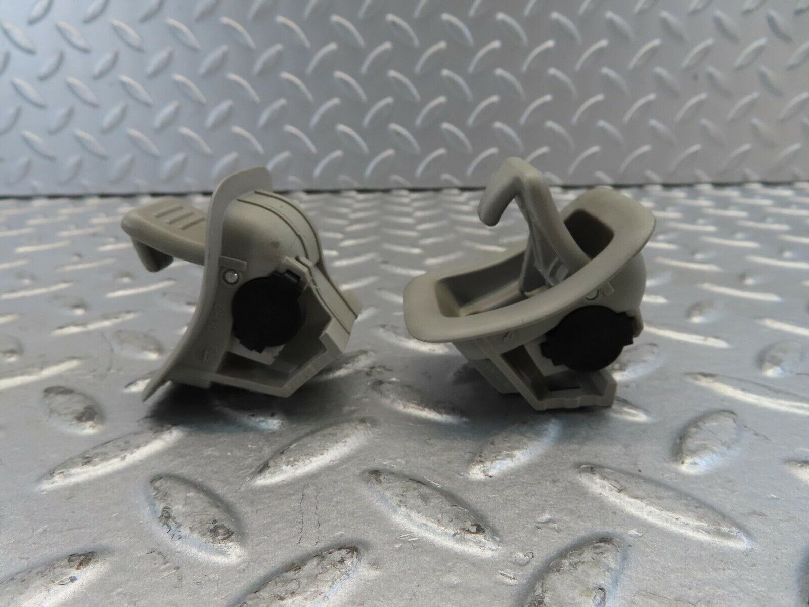 11231 Mercedes-Benz W221 S320 Rear Clothes Hook 2218100040