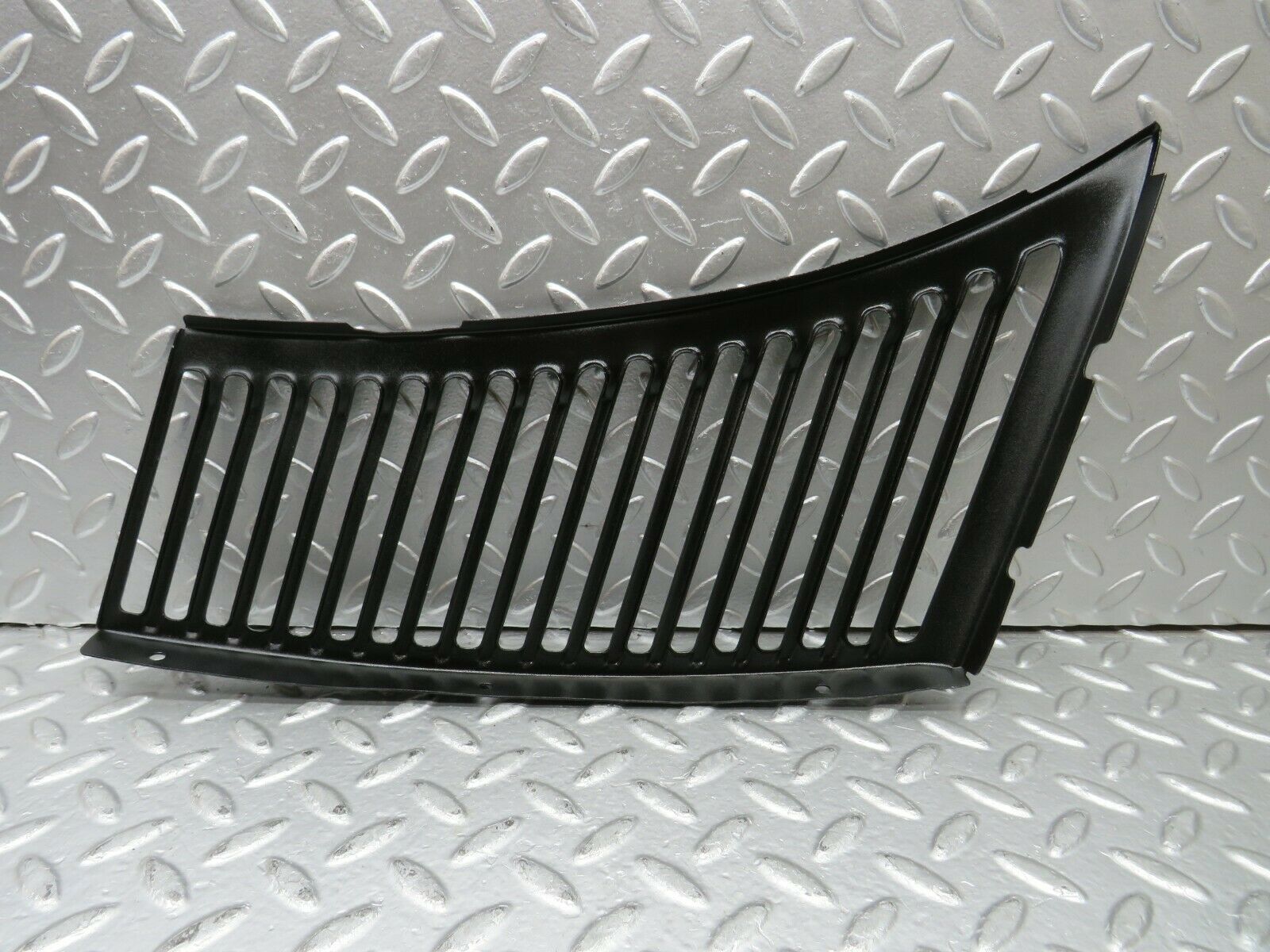 22868 Mercedes-Benz C107 450SLC Coupe Air Intake Grill Right Side