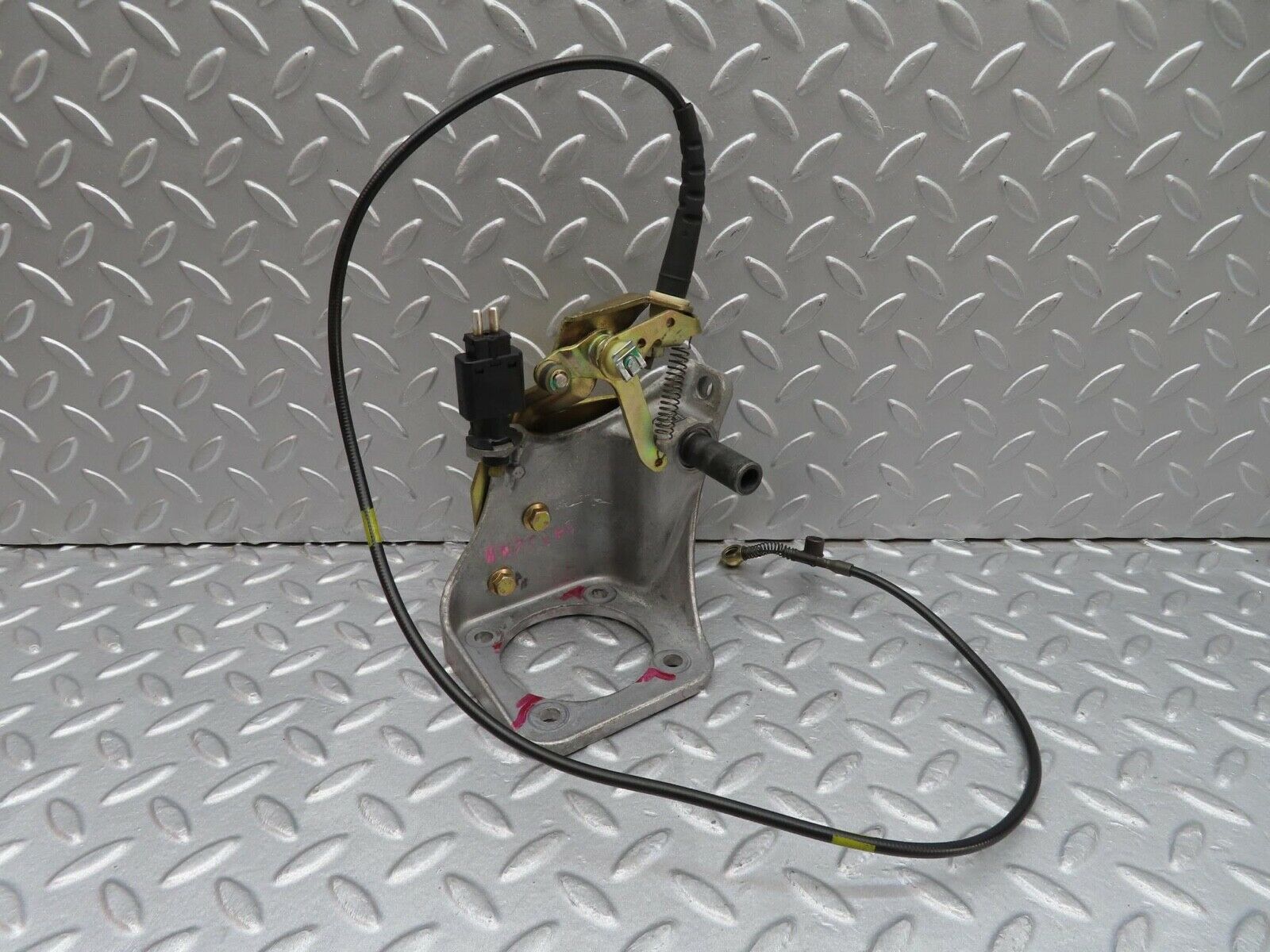 11960 Mercedes-Benz R129 300SL Coupe Brake Pedal Bracket 1292900419