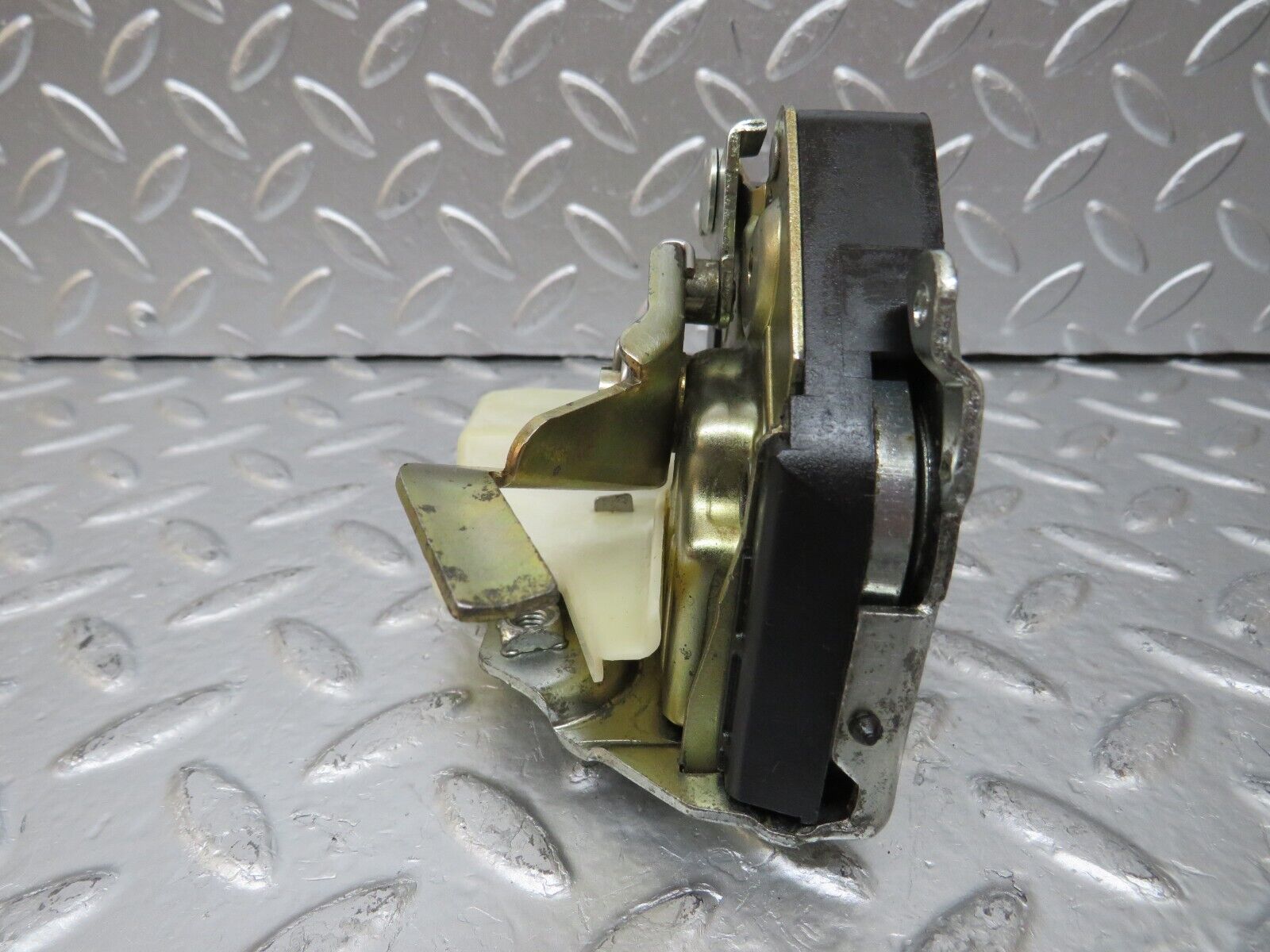 25679 Mercedes-Benz W124 280E Rear Left Door Lock Mechanism