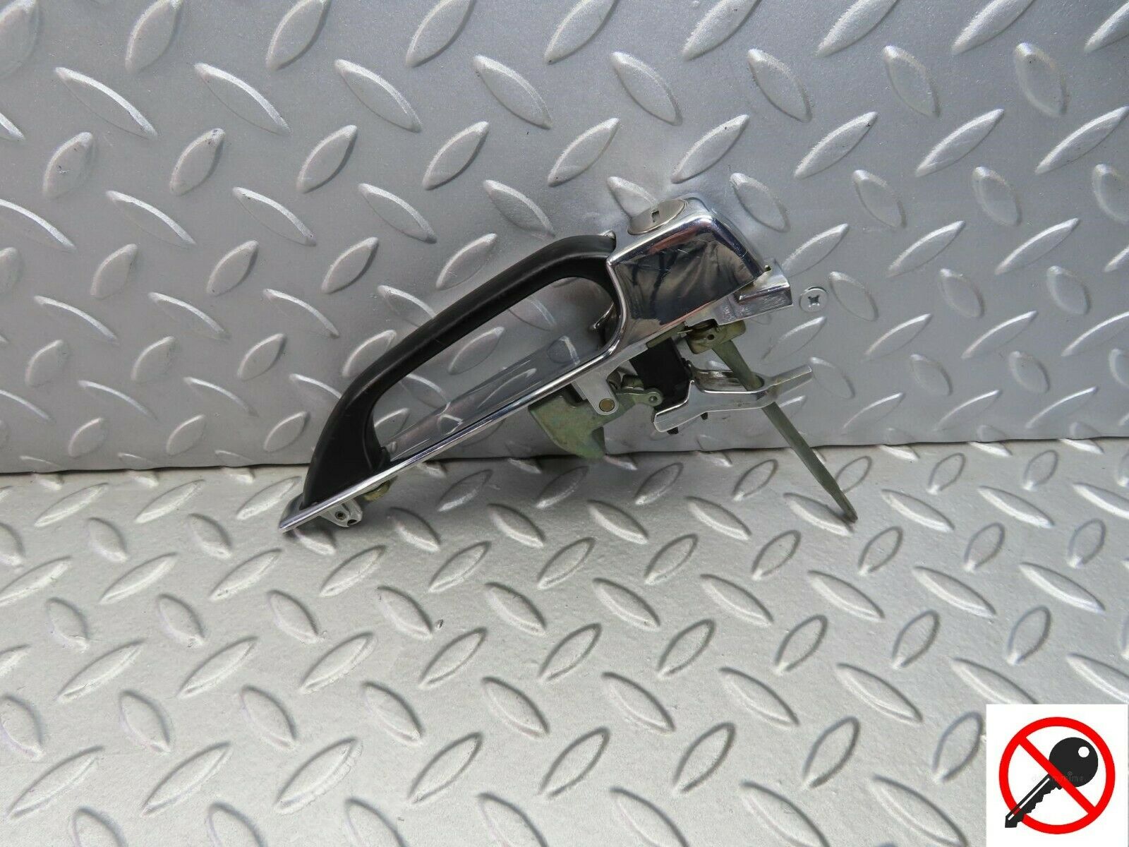 8239 Mercedes-Benz W123 Exterior Chrome Door Handle Front Right 1237600259