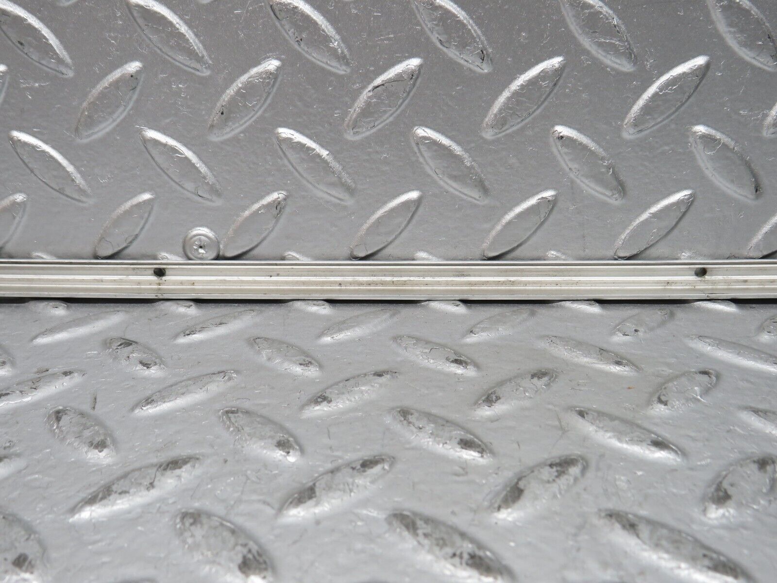 32116 Mercedes-Benz W123 230E Sunroof Chrome Trim