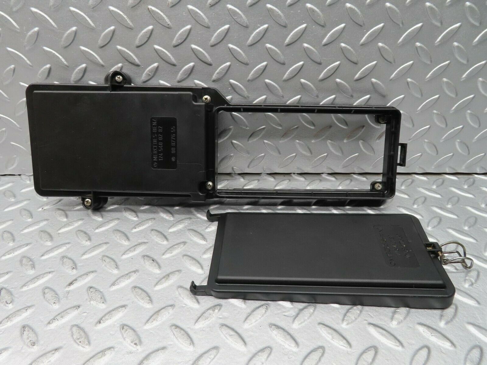 16286 Mercedes-Benz W124 260E Fuse Box Cover Lid 1245400182