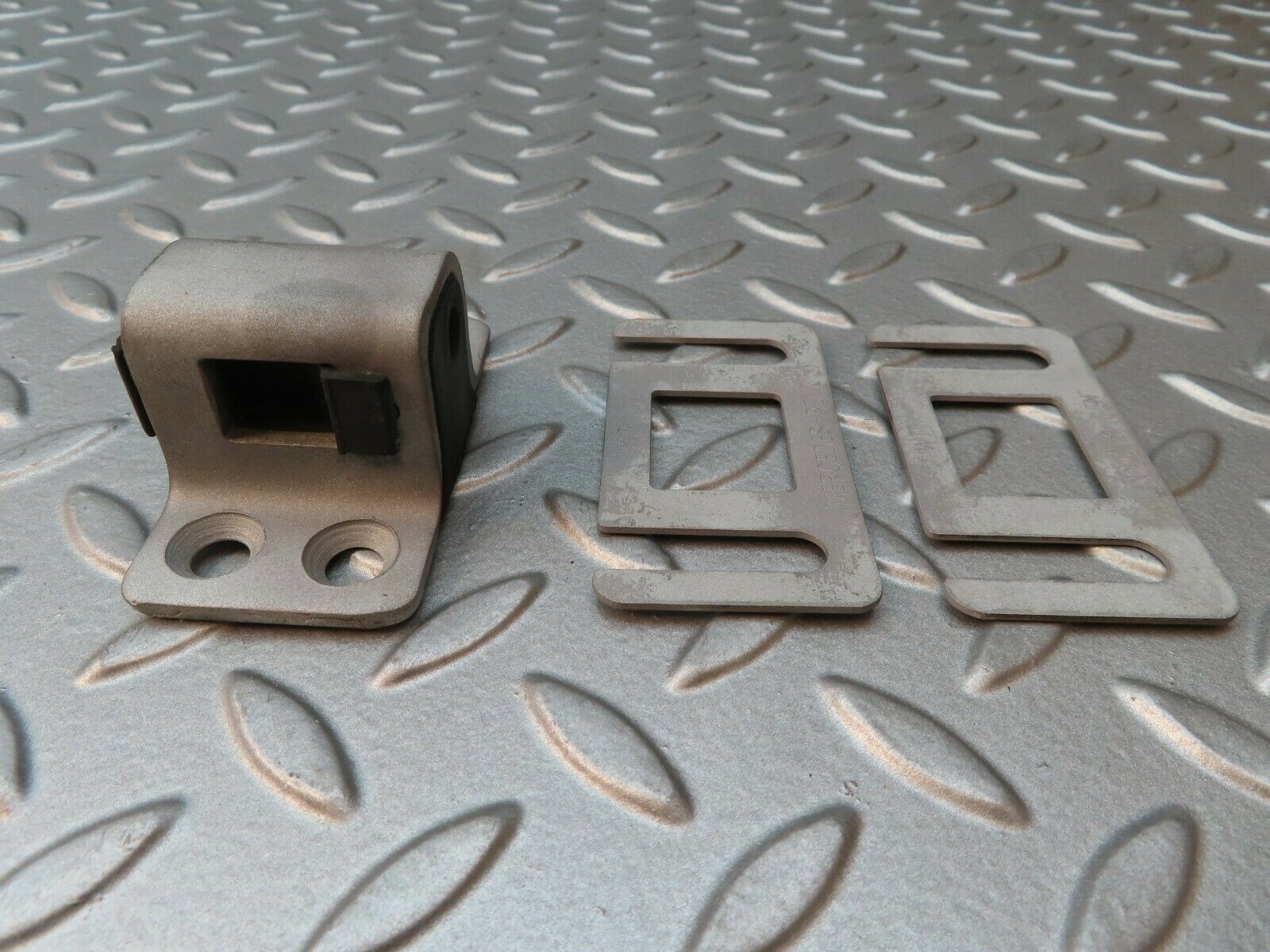 4222 Mercedes-Benz V123 240D LWB Door Lock Latch Right Side