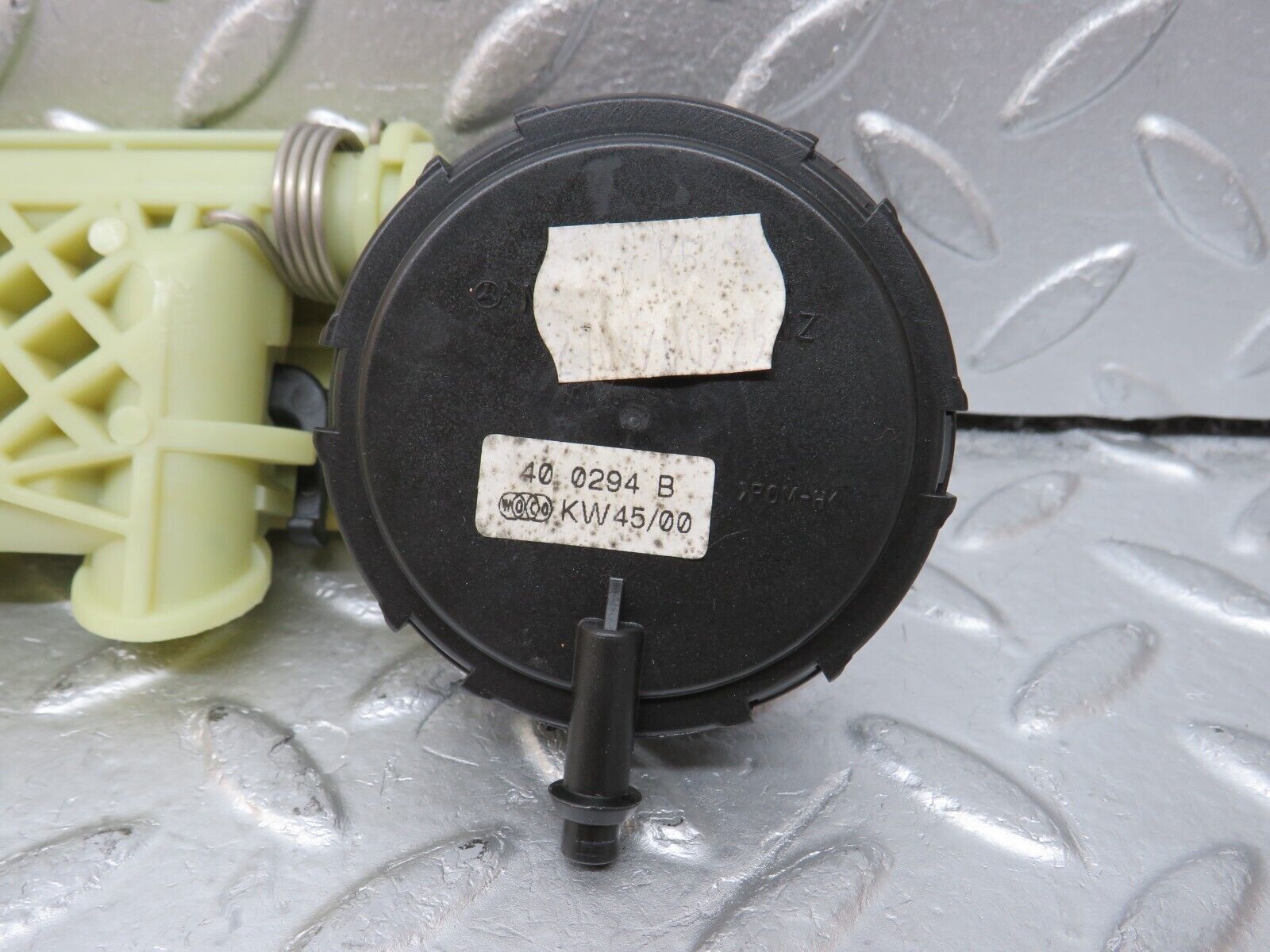 34911 Mercedes-Benz W210 320E Rear Headrest Folding Mechanism 400294B