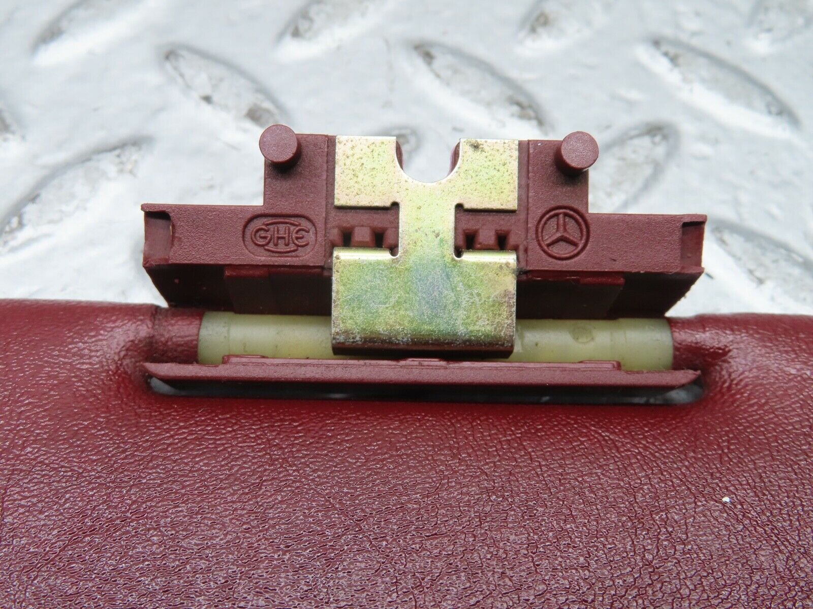 21468 Mercedes-Benz W126 300SE Middle Sun Visor Burgundy Red