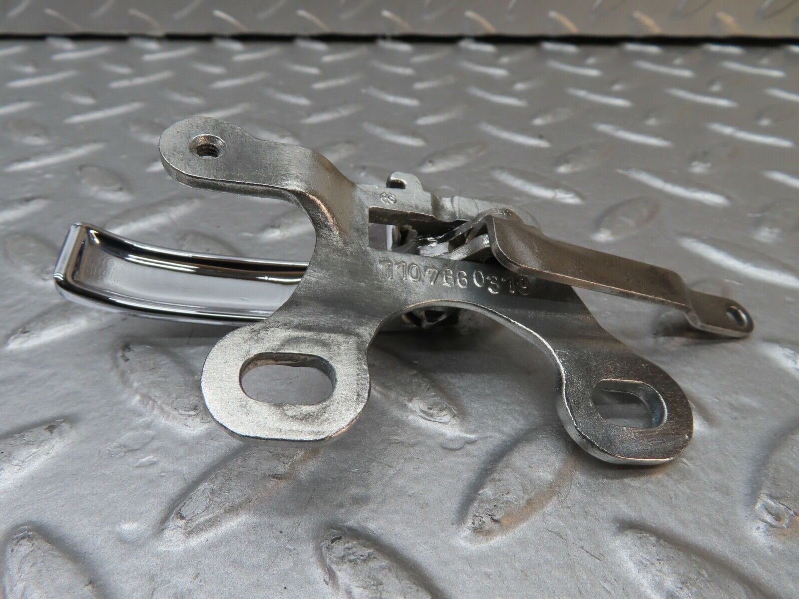 20842 Mercedes-Benz W114 250CE Coupe Left Interior Door Handle 1107660319