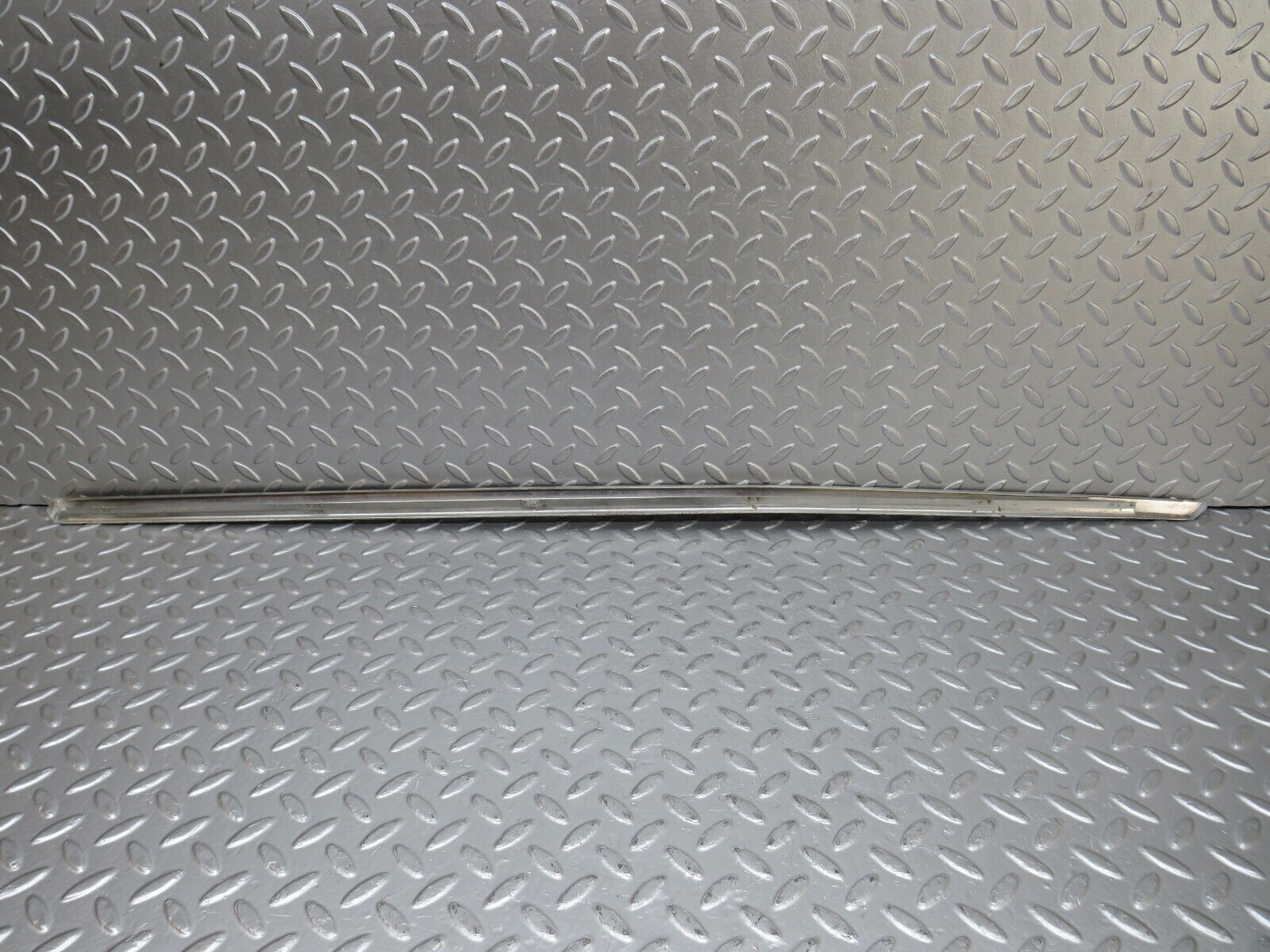 34407 Mercedes-Benz C126 380SEC Coupe Door Window Chrome Trim Right Side