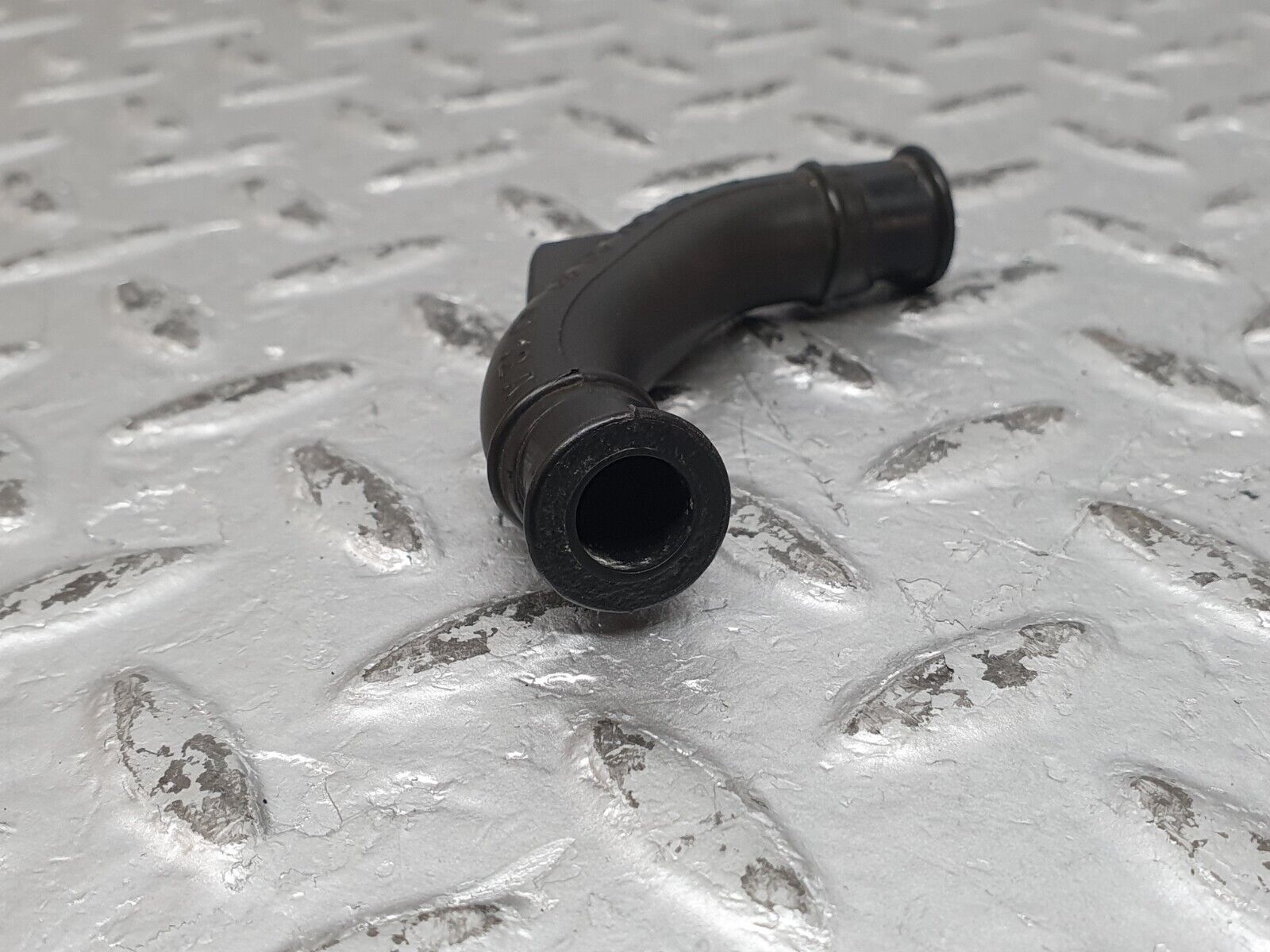 41250 Mercedes-Benz W126 300SE Engine Crankcase Breather Hose 1030940082