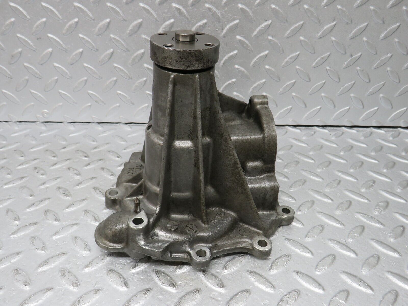 36264 Mercedes-Benz W126 420SE Water Pump 1172011201