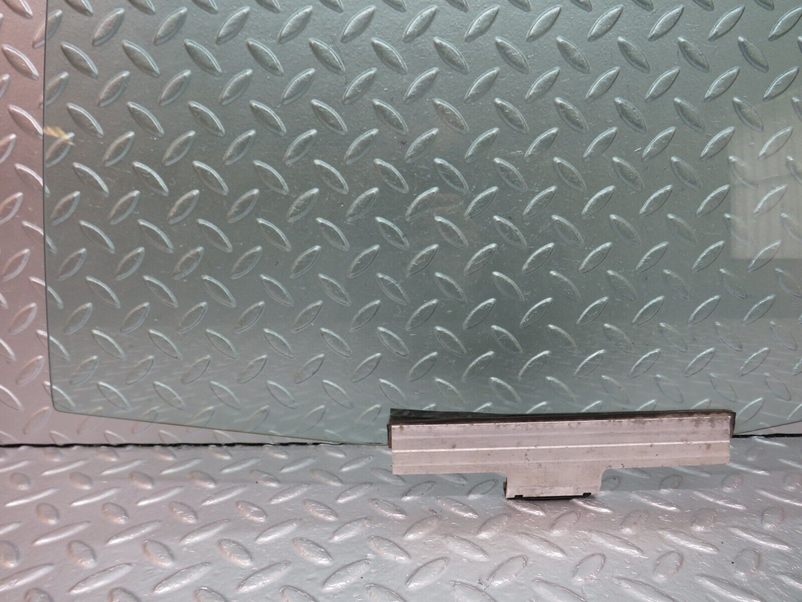 33993 Mercedes-Benz W124 260E Rear Left Door Window Glass